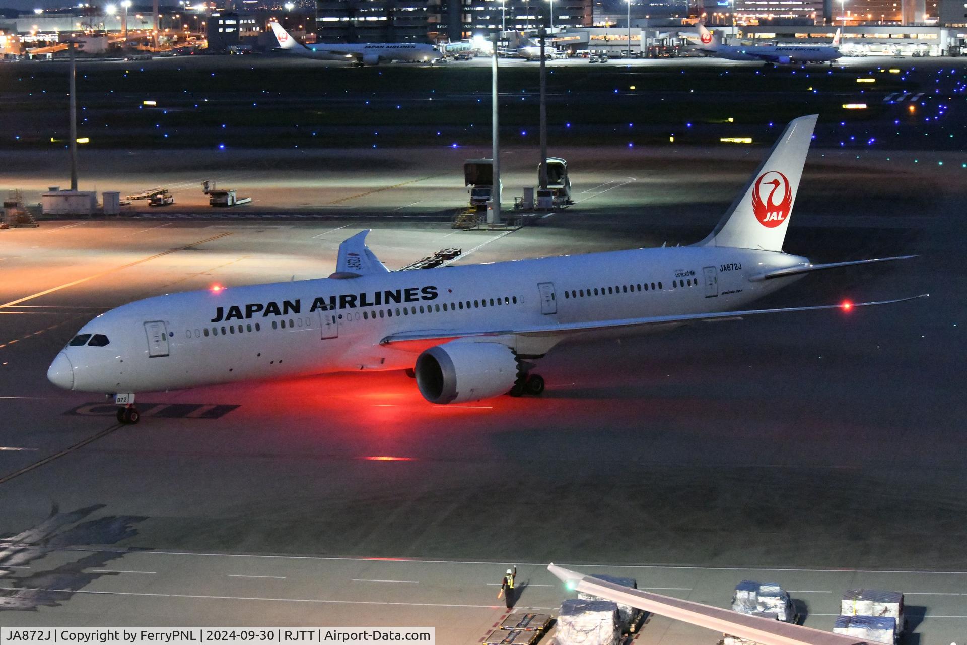 JA872J, 2018 Boeing 787-9 Dreamliner C/N 35428, JAL B789 arriving at its gate