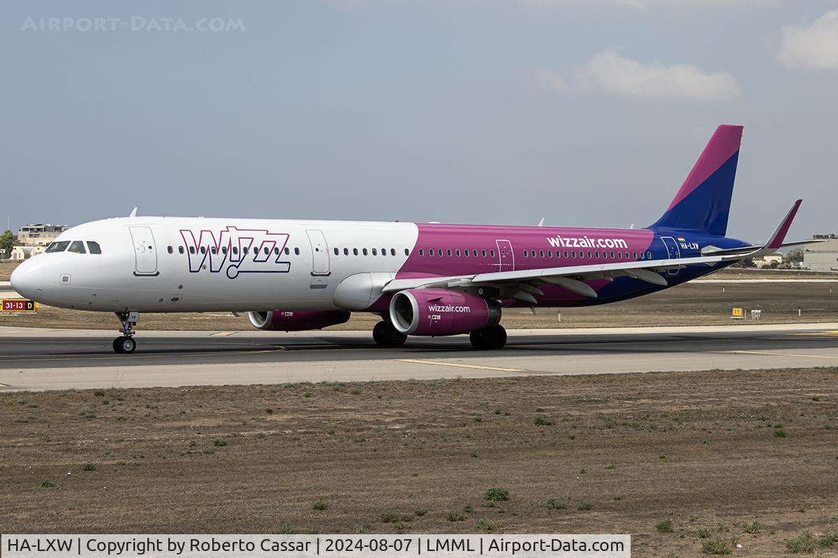 HA-LXW, 2017 Airbus A321-231 C/N 7947, Charlie