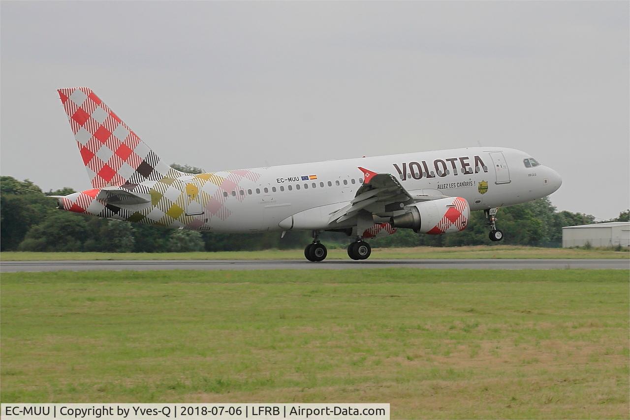 EC-MUU, 2004 Airbus A319-111 C/N 2253, Airbus A319-111, Landing rwy 25L, Brest-Bretagne airport (LFRB-BES)