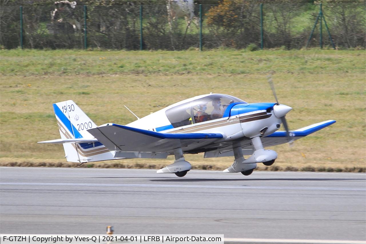 F-GTZH, Robin DR-400-120 Petit Prince C/N 2455, Robin DR-400-120 Petit Prince, Landing Rwy 07R, Brest-Bretagne Airport (LFRB-BES)