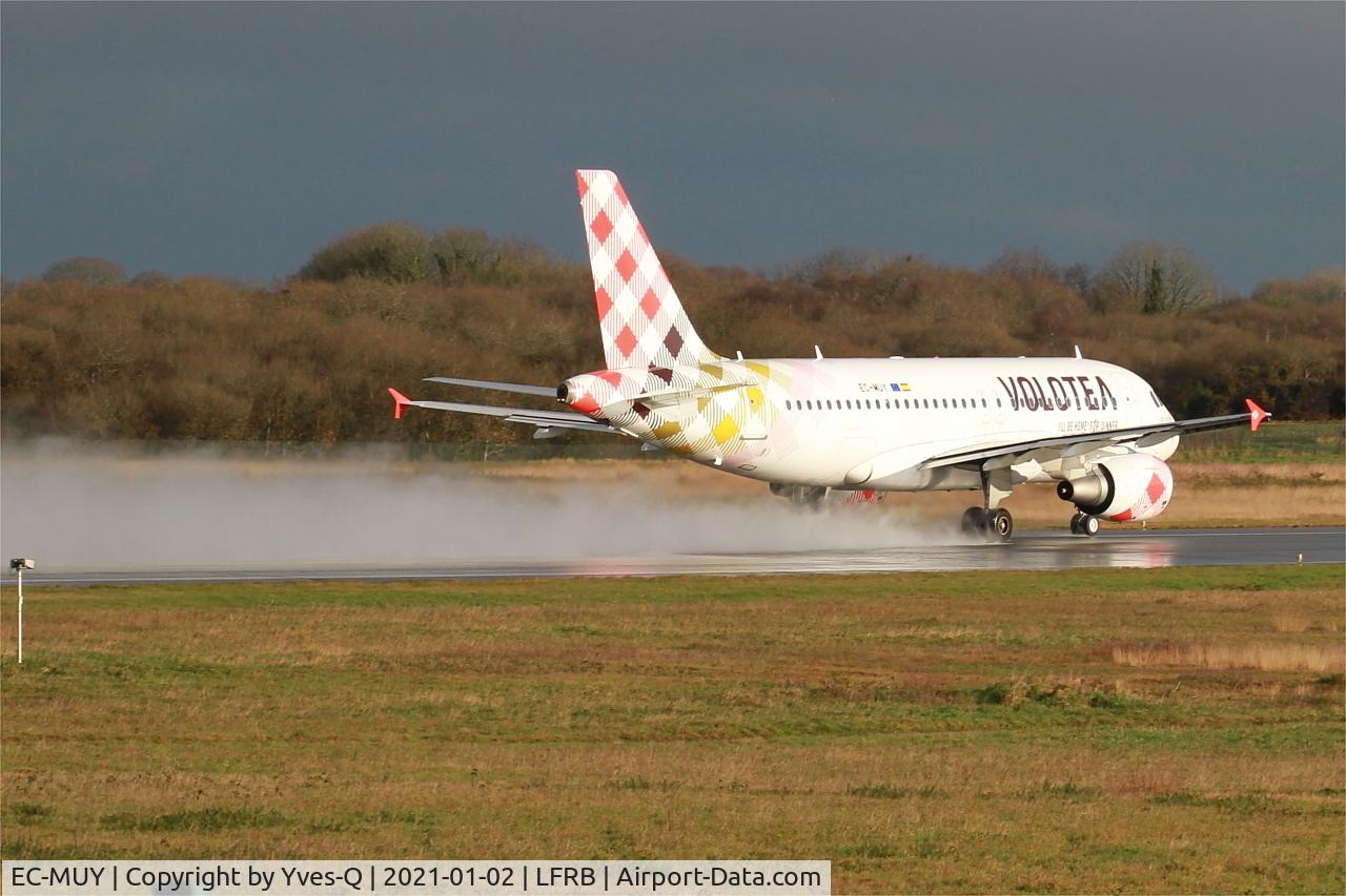 EC-MUY, 2003 Airbus A319-111 C/N 2050, Airbus A319-111, Take off run rwy 07R, Brest-Bretagne airport (LFRB-BES)