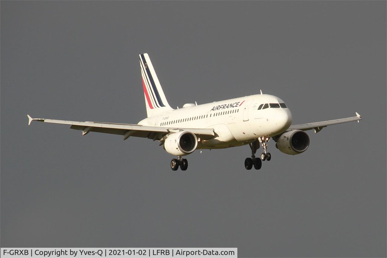 F-GRXB, 2001 Airbus A319-111 C/N 1645, Airbus A319-11, On final rwy 07R, Brest-Bretagne airport (LFRB-BES)