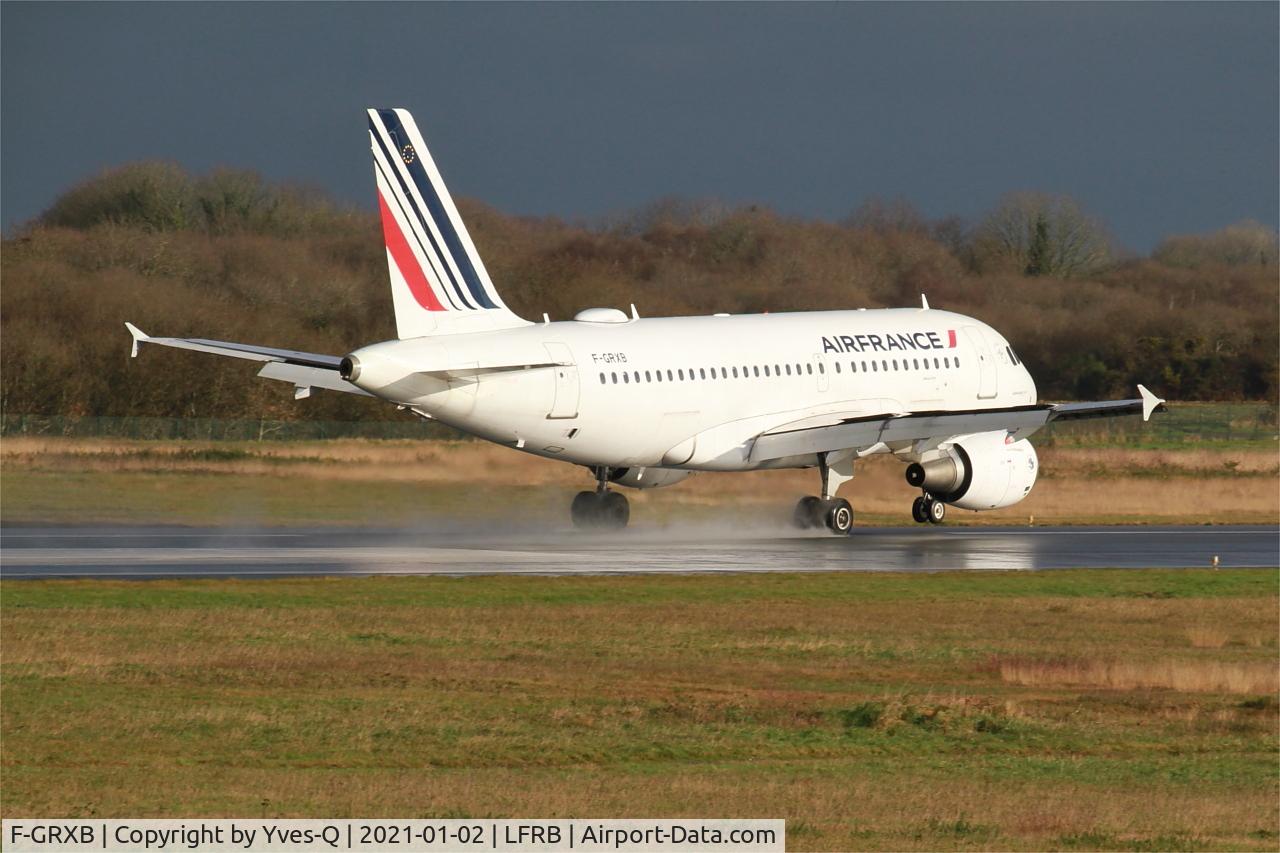 F-GRXB, 2001 Airbus A319-111 C/N 1645, Airbus A319-11, Landing rwy 07R, Brest-Bretagne airport (LFRB-BES)
