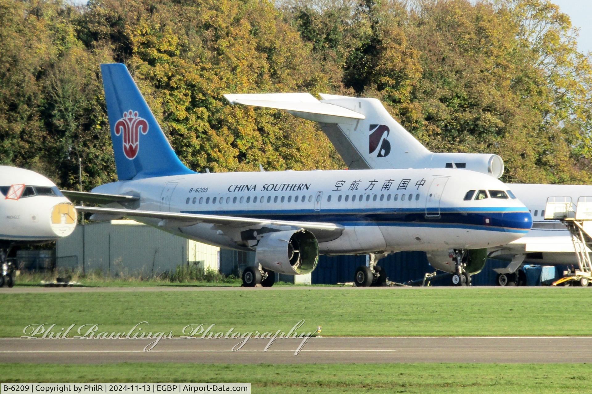 G-OMHD, 1959 English Electric Canberra PR.9 C/N SH1724, B-6209 2005 Airbus A319-115 China Southern Kemble 13.11.24