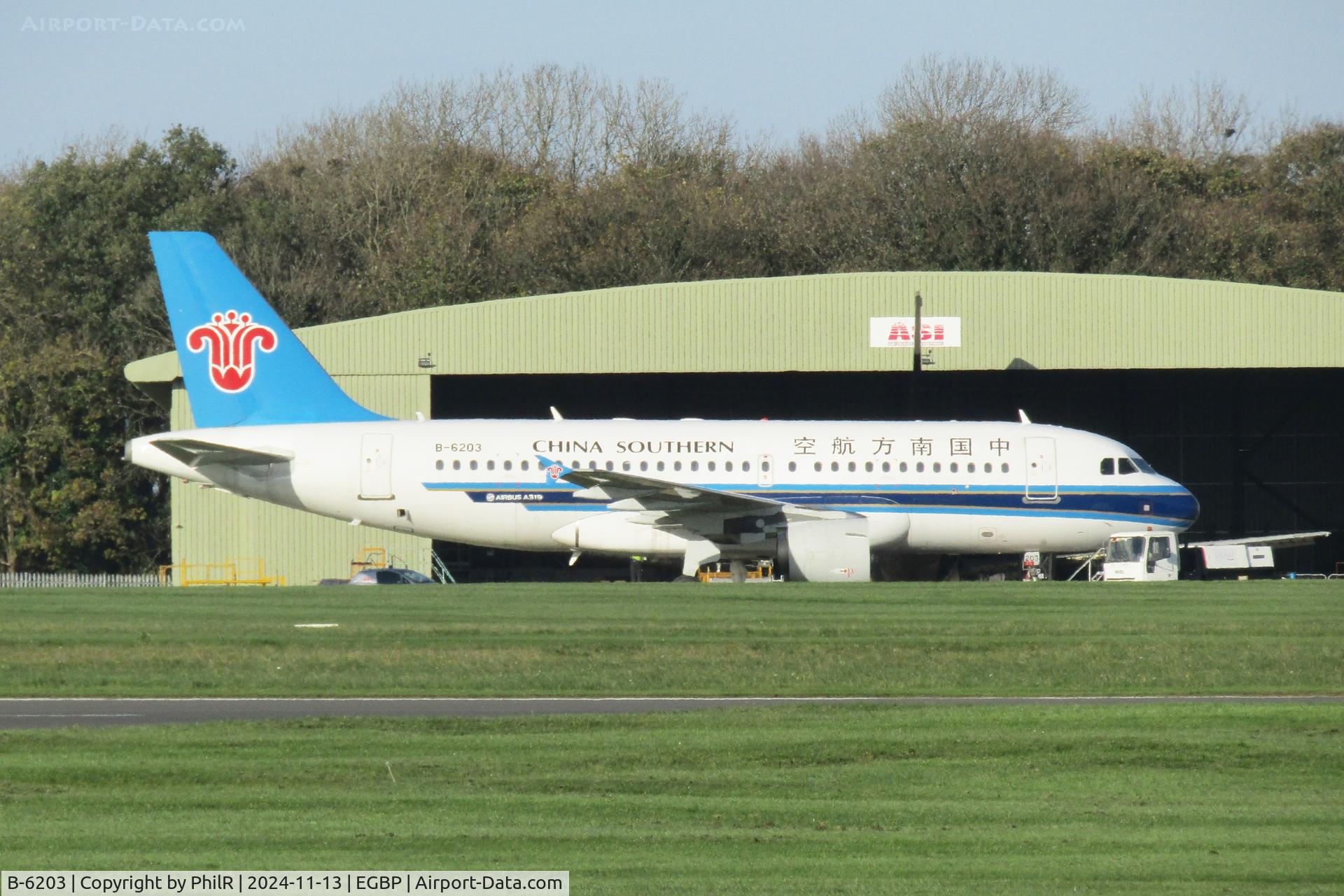 B-6203, 2005 Airbus A319-132 C/N 2554, 2-VIDS (N799WS) 2004 Boeing 737-8FE  Kemble 13.11.24