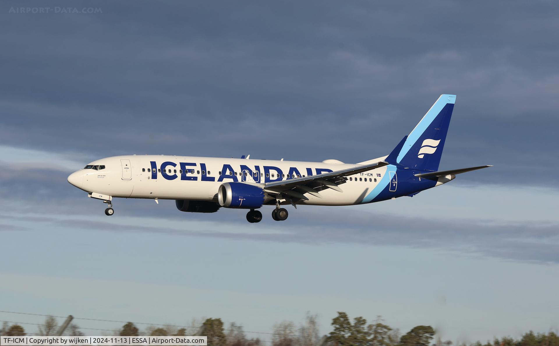 TF-ICM, 2019 Boeing 737-8 MAX C/N 60010, Rwy 26