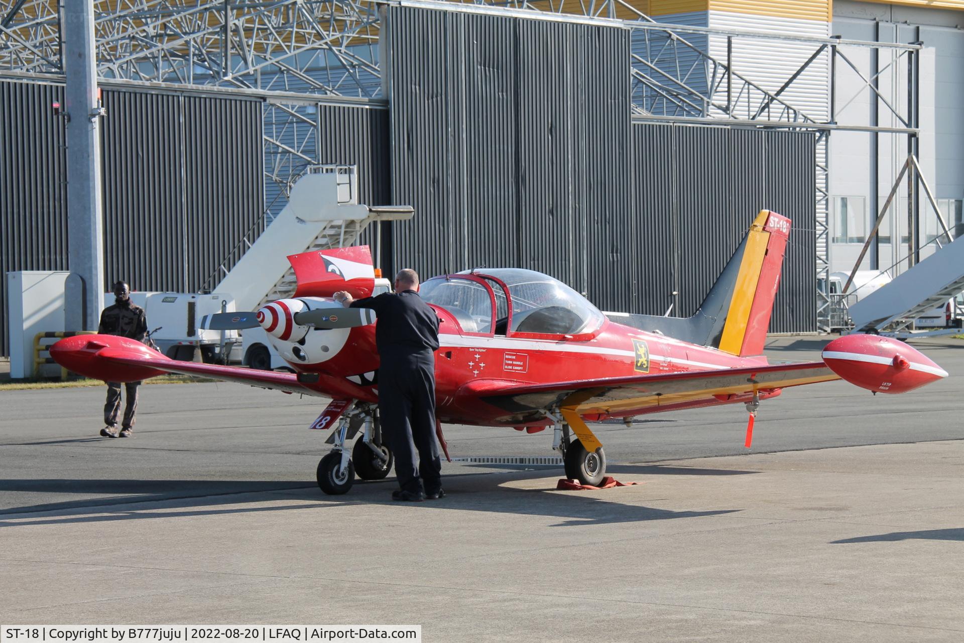 ST-18, SIAI-Marchetti SF-260M C/N 10-18, at Albert 2022