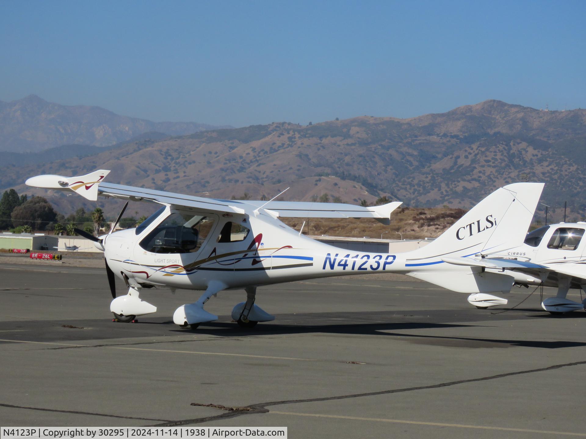 N4123P, 2012 Flight Design GmbH CTLS C/N F-13-12-10, Parked