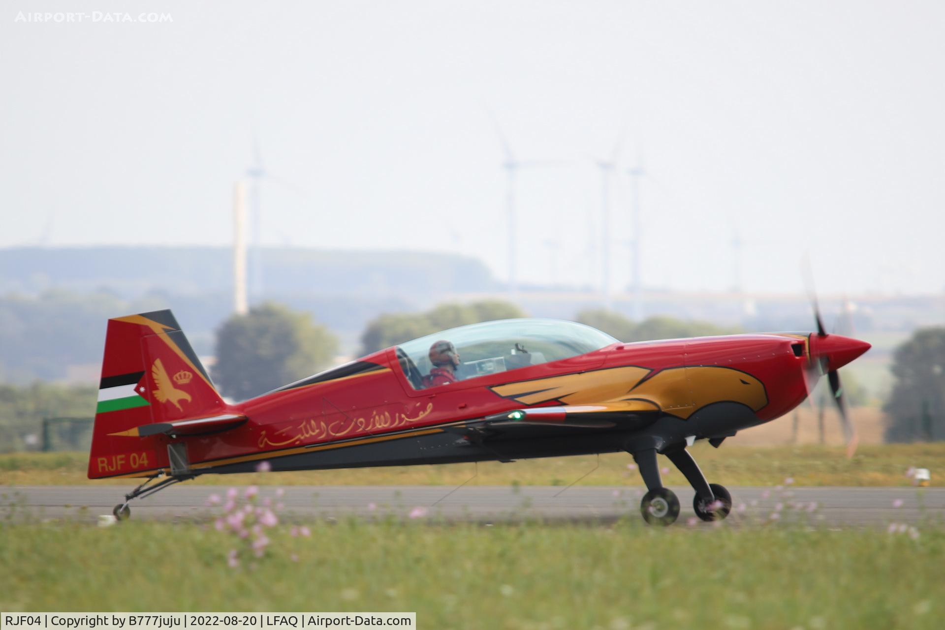 RJF04, 2018 Extra EA-330LX C/N LC072, at Albert 20222