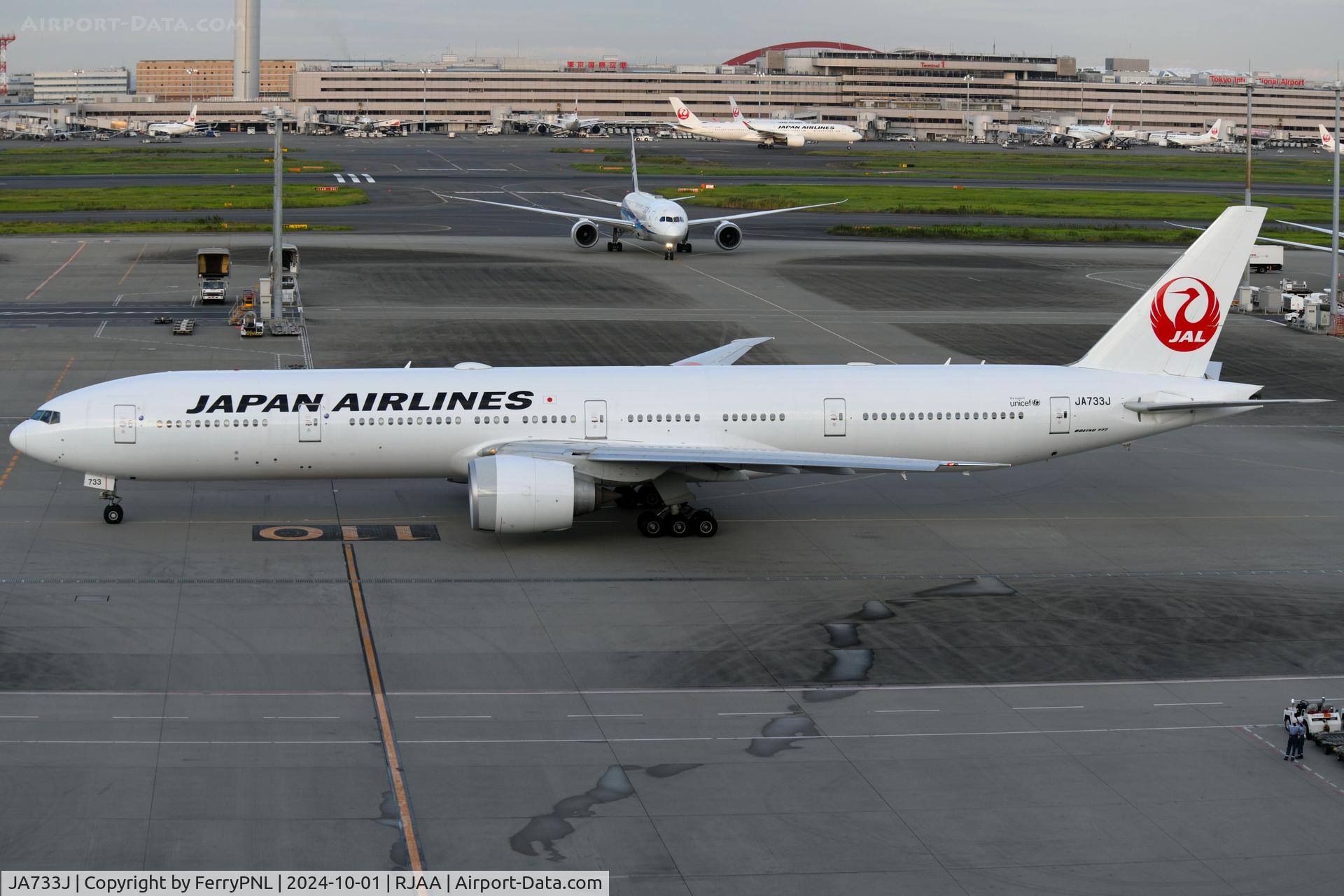 JA733J, 2005 Boeing 777-346/ER C/N 32432, JAL B773 at T3