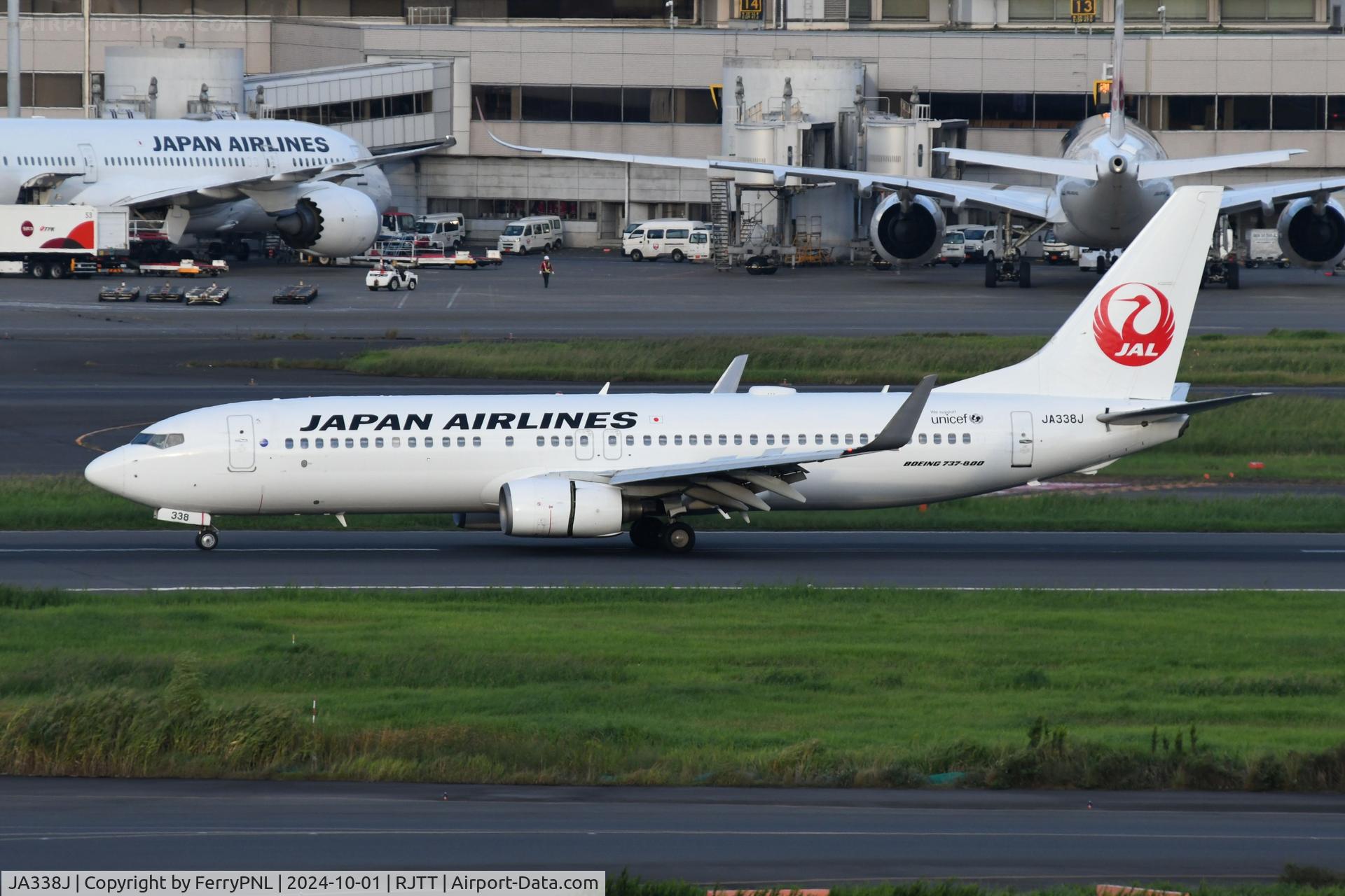JA338J, 2011 Boeing 737-846(WL) C/N 40355, Japan Airlines B738