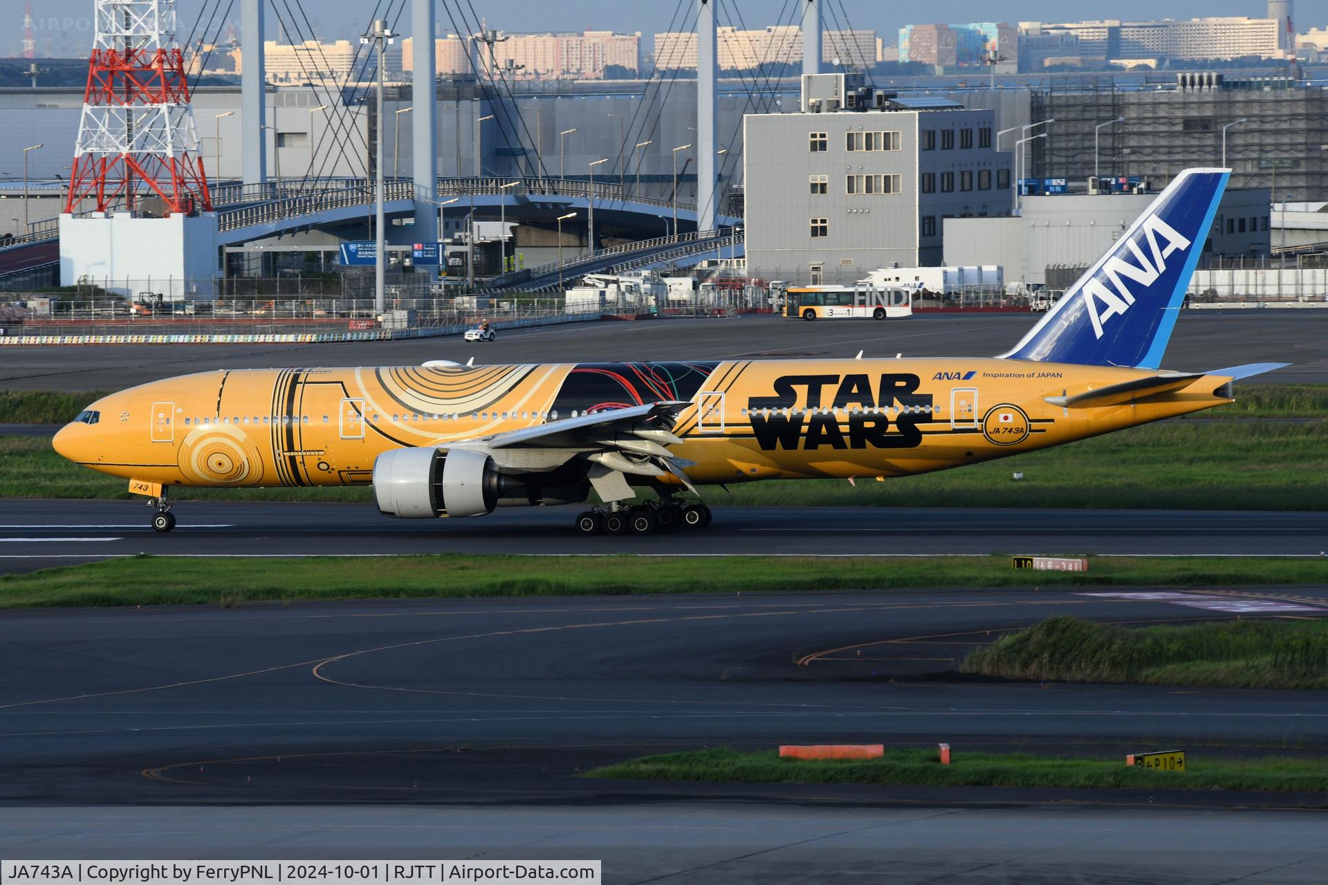 JA743A, 2013 Boeing 777-281/ER C/N 40902, Arrival of ANA's R2D2 B773
