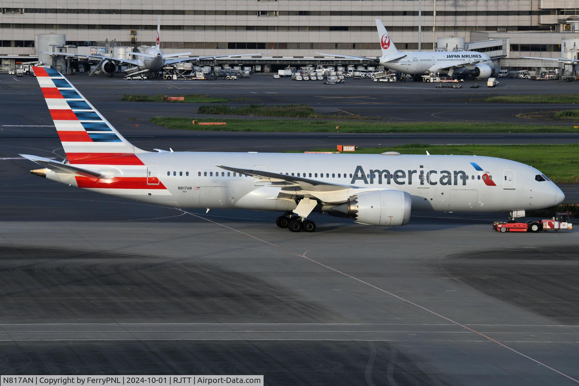 N817AN, 2016 Boeing 787-8 Dreamliner Dreamliner C/N 40635, American B788 taxying