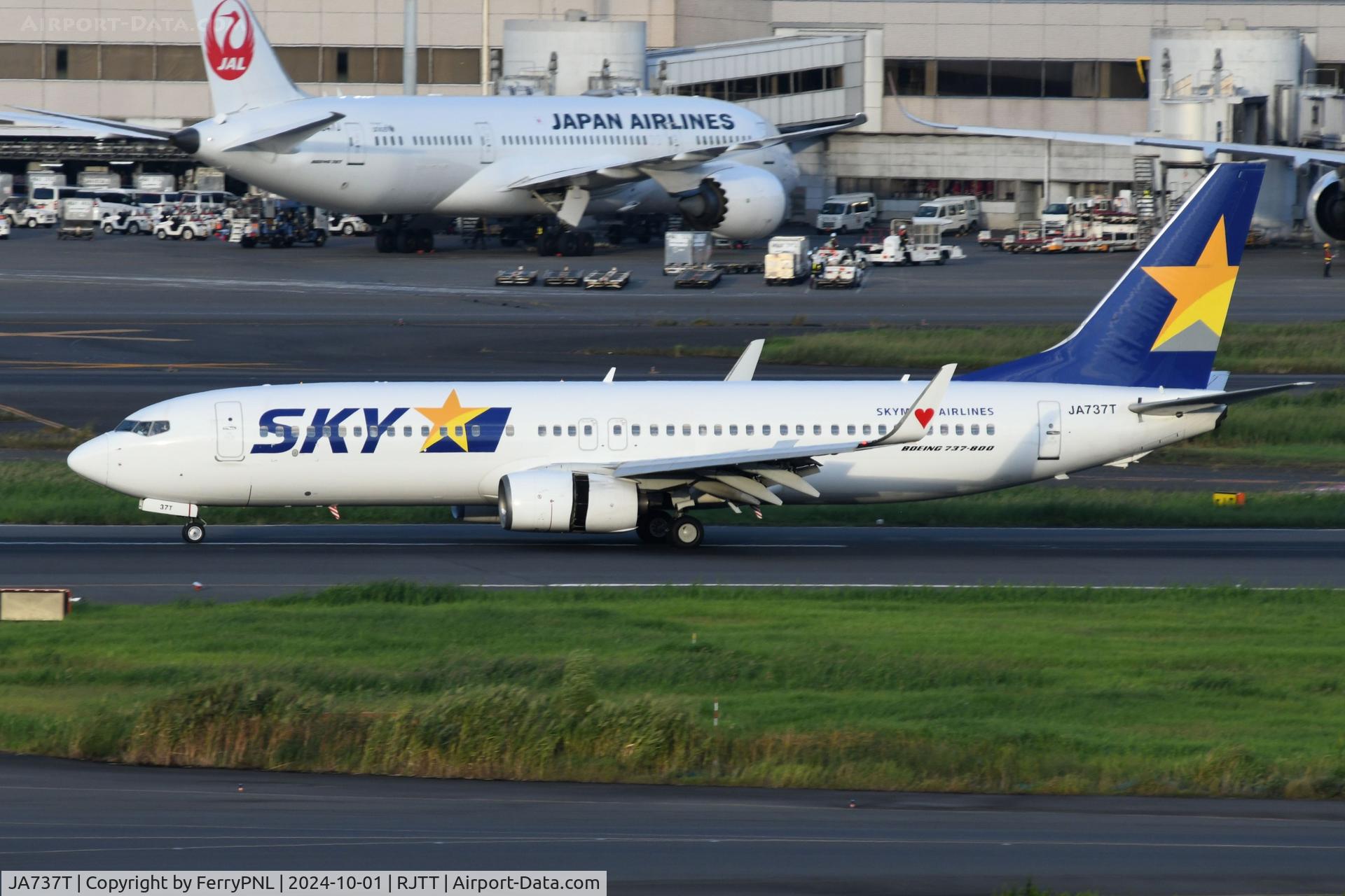 JA737T, 2009 Bpeing 737-8Q8(WL) C/N 35290, Skymark B738 landing