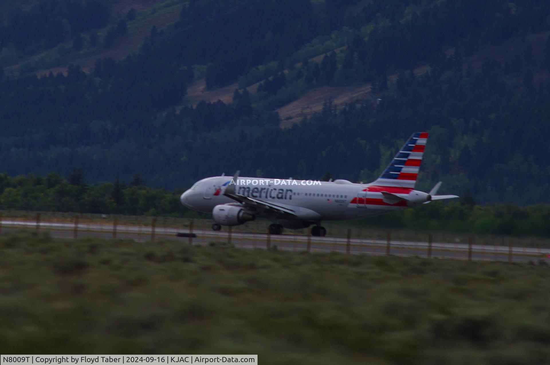 N8009T, 2013 Airbus A319-115 C/N 5788, Preparing for takeoff