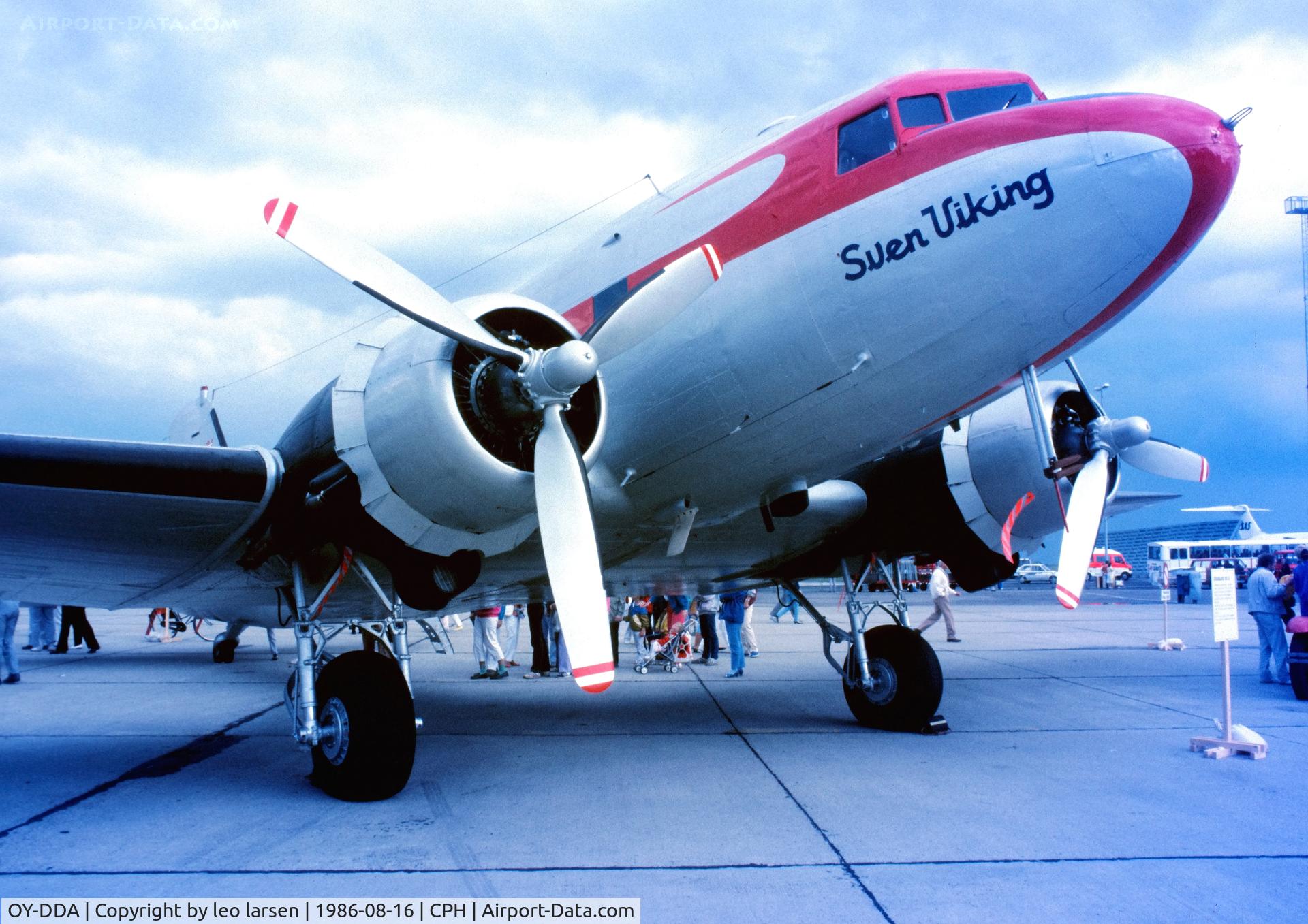 OY-DDA, 1941 Douglas C-47A Skytrain C/N 9664, Copenhagen 16.8.1986