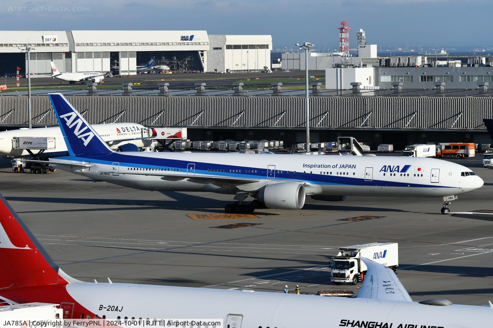 JA785A, 2010 Boeing 777-381/ER C/N 37951, Arriving at its gate: B773 of ANA
