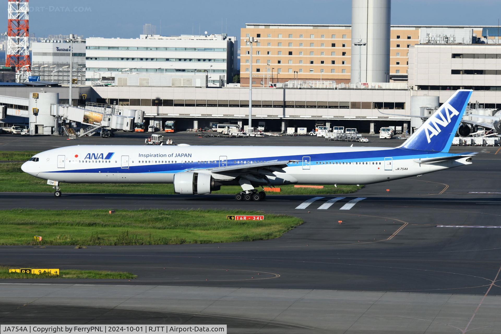 JA754A, 1998 Boeing 777-381 C/N 27939, Arrival of ANA  B773