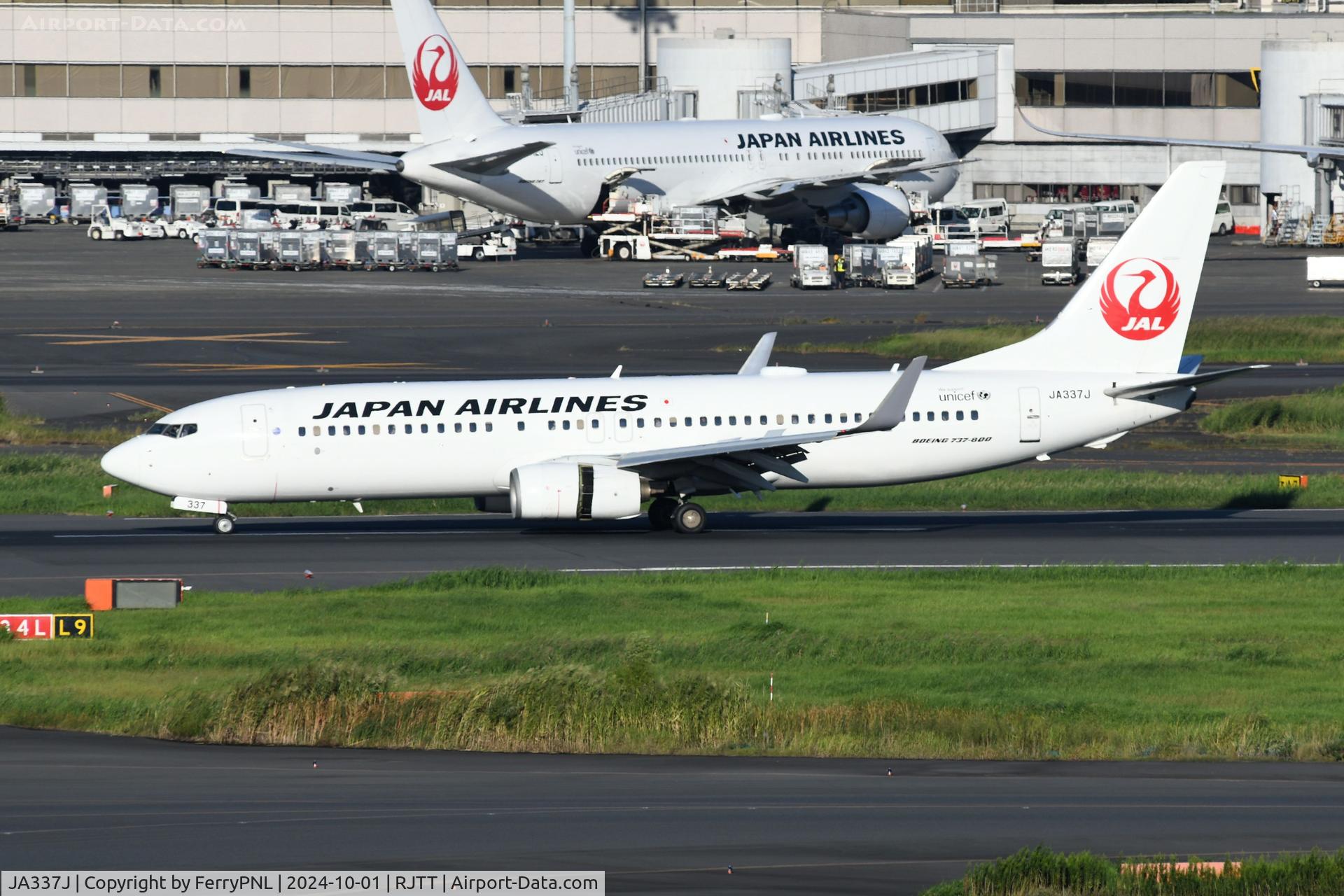 JA337J, 2011 Boeing 737-846 C/N 40352, JAL B738