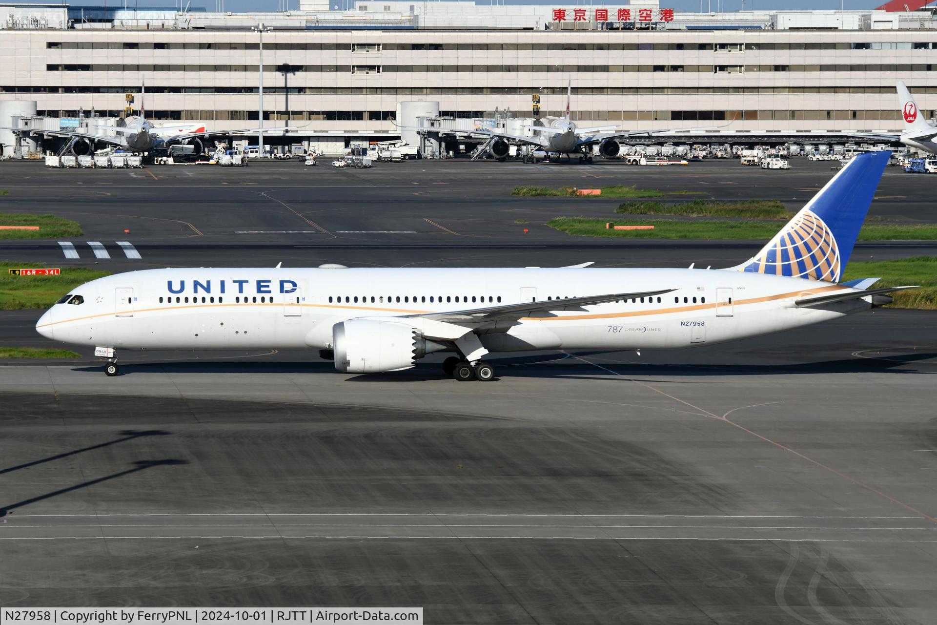 N27958, 2015 Boeing 787-9 Dreamliner C/N 36406, United B789 taxying