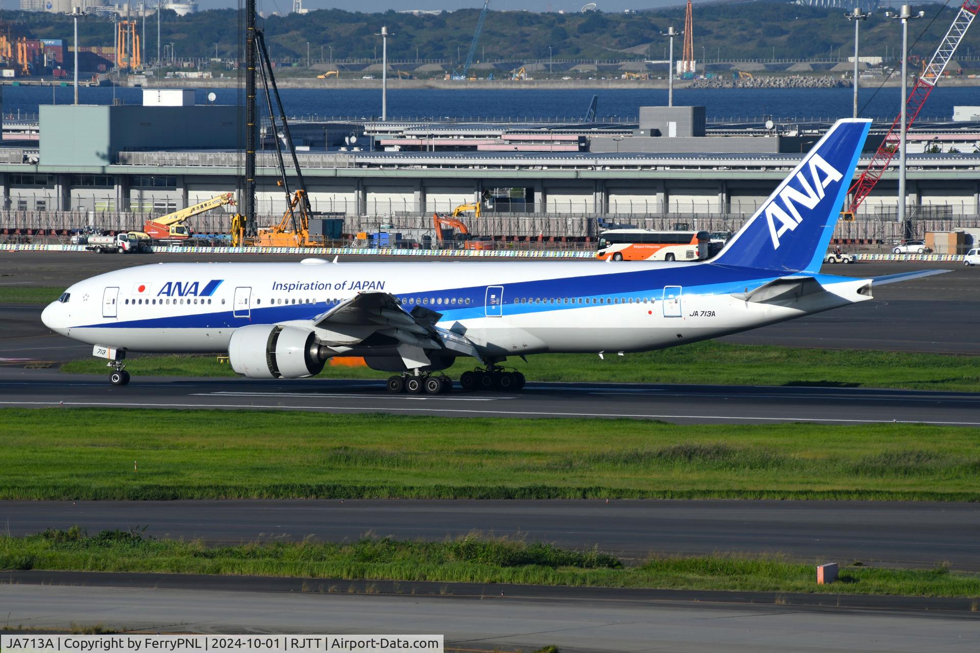 JA713A, 2005 Boeing 777-281 C/N 32647, ANA B772 arriving