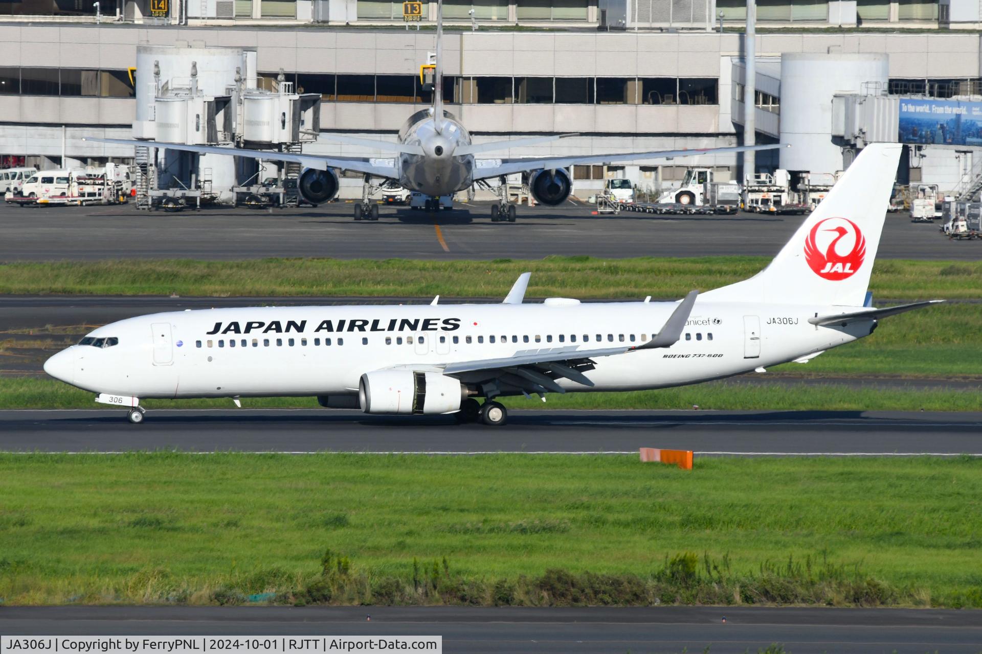 JA306J, 2007 Boeing 737-846 C/N 35335, JAL B738