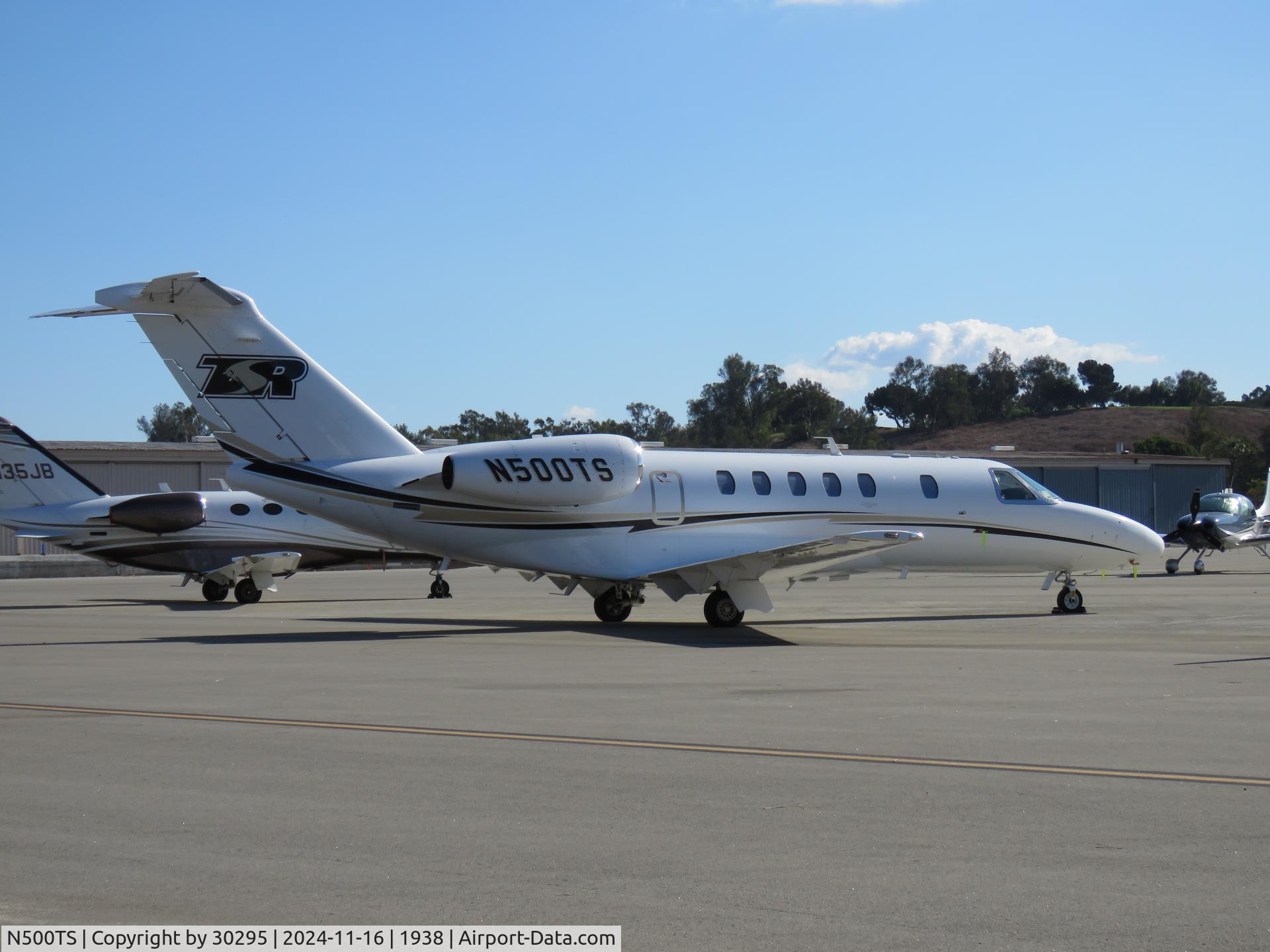 N500TS, 2015 Cessna 525C CitationJet CJ4 C/N 525C-0194, Parked
