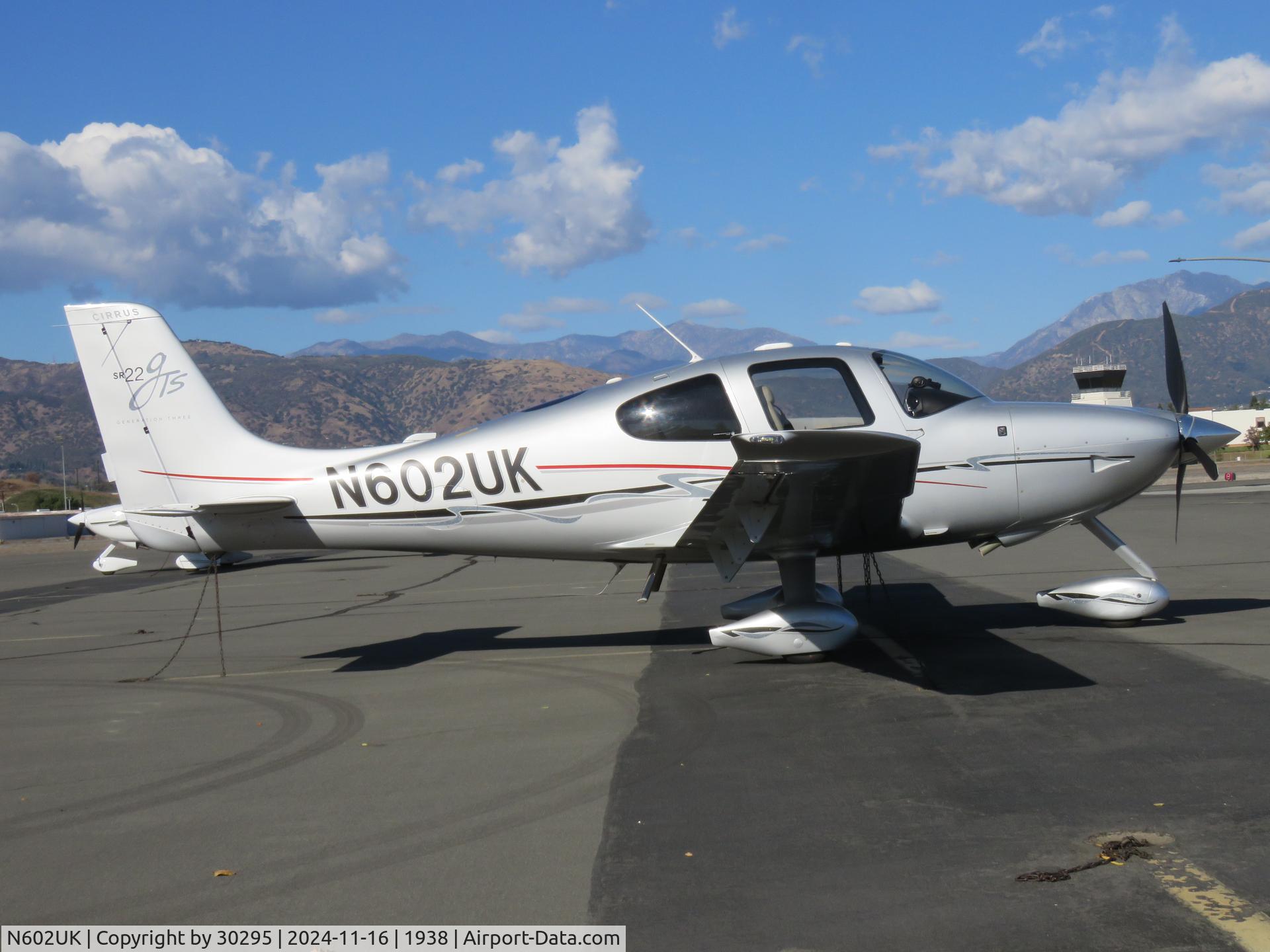 N602UK, 2008 Cirrus SR22 GTS C/N 3306, Parked