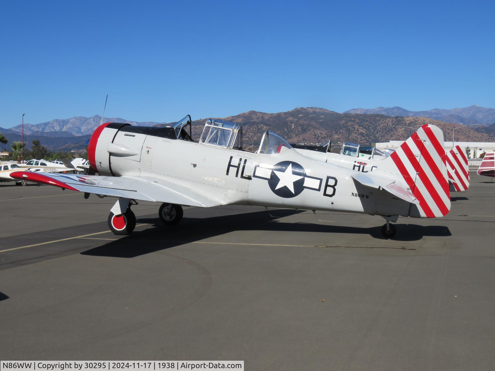 N86WW, 1956 North American SNJ-4 Texan C/N 88-12291, parked
