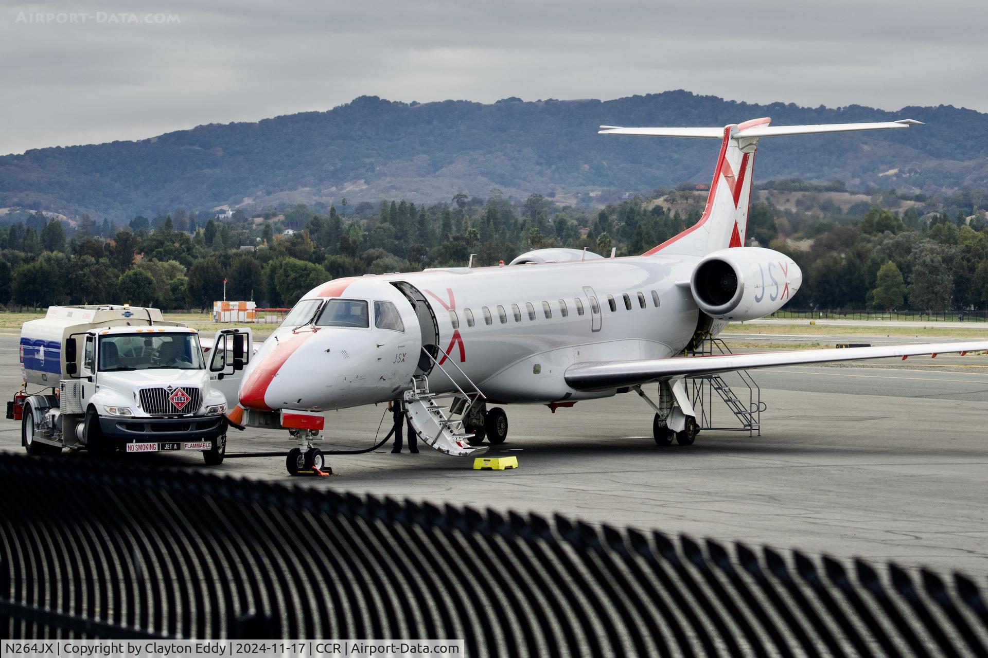 N264JX, 2000 Embraer ERJ-135LR (EMB-135LR) C/N 145264, JetSuite X Buchanan Field Concord airport in California 2024.
