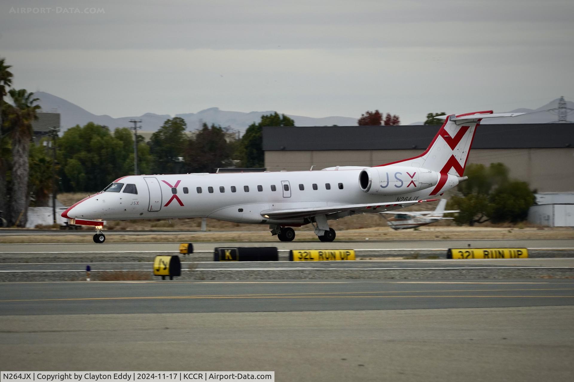 N264JX, 2000 Embraer ERJ-135LR (EMB-135LR) C/N 145264, JetSuite X Buchanan Field Concord airport in California 2024.