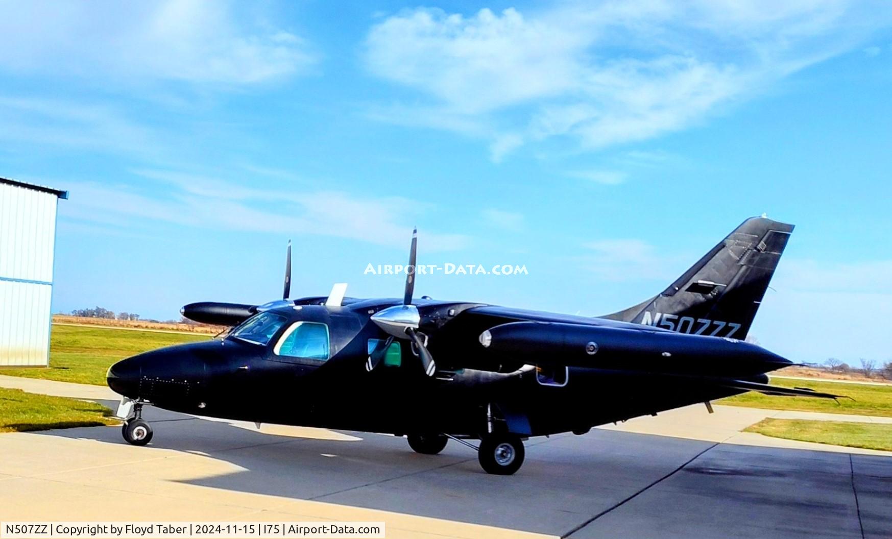 N507ZZ, 1976 MITSUBISI MU-2B-25 C/N 264, Being put in the hangar