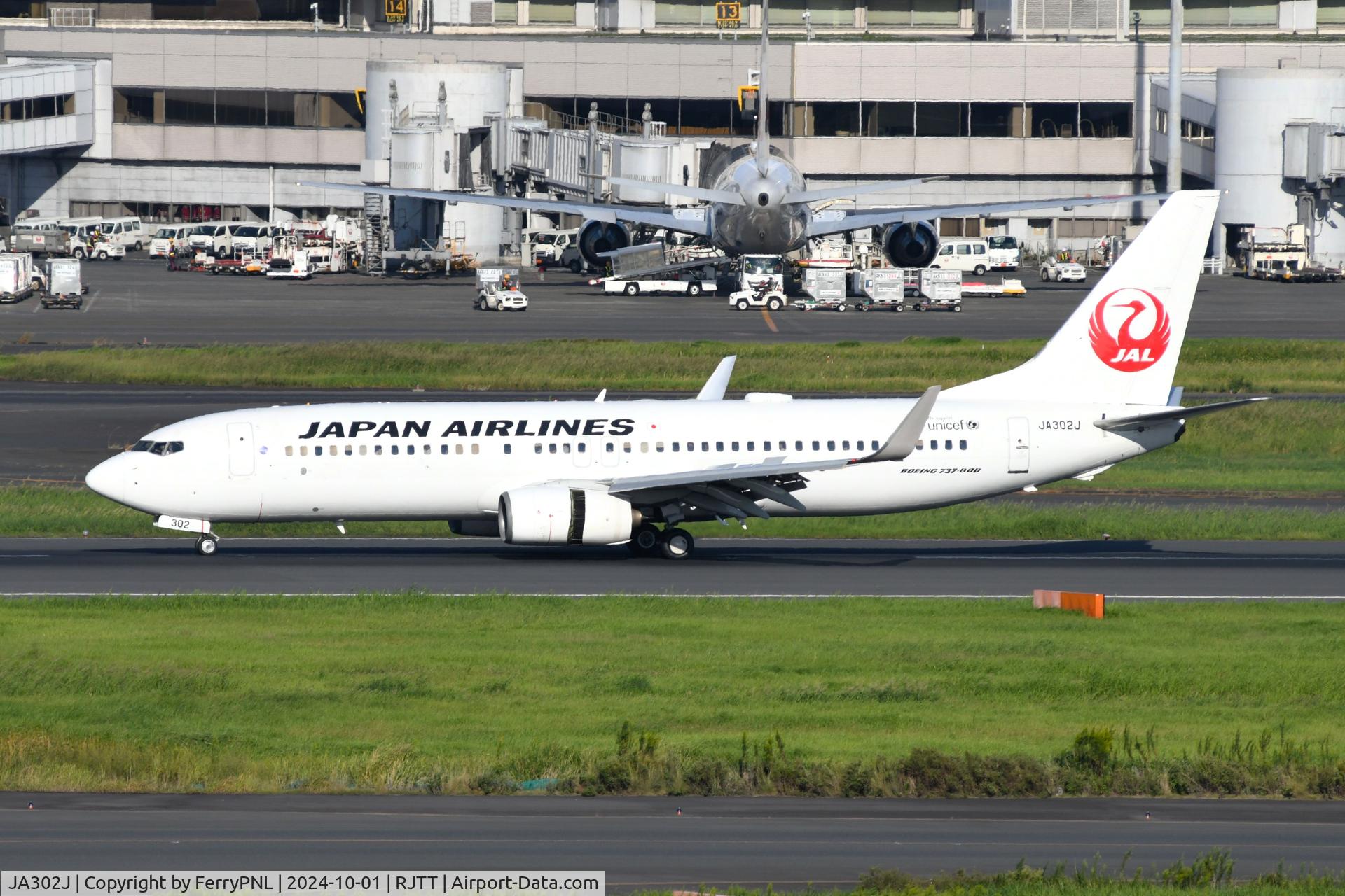 JA302J, 2007 Boeing 737-846 C/N 35331, JAL B738