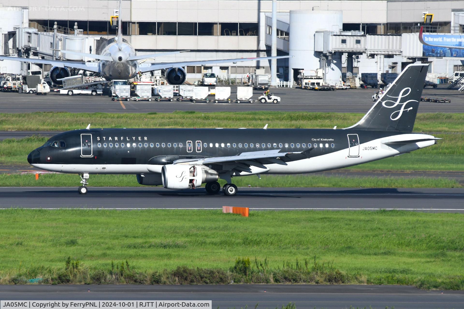 JA05MC, 2010 Airbus A320-214 C/N 4555, Starflyer A320 landing