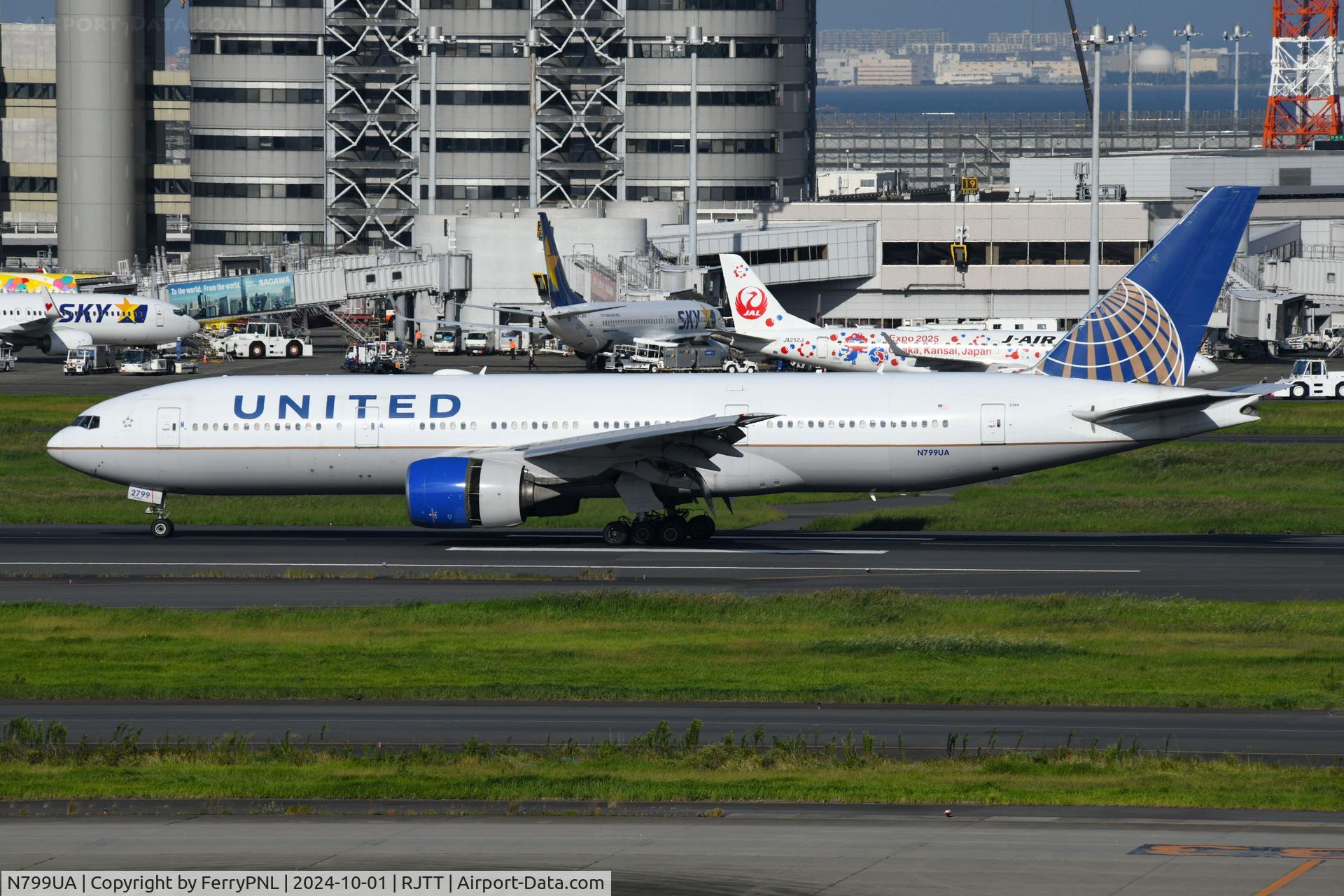 N799UA, 1998 Boeing 777-222 C/N 26926, United B772 landing in HND