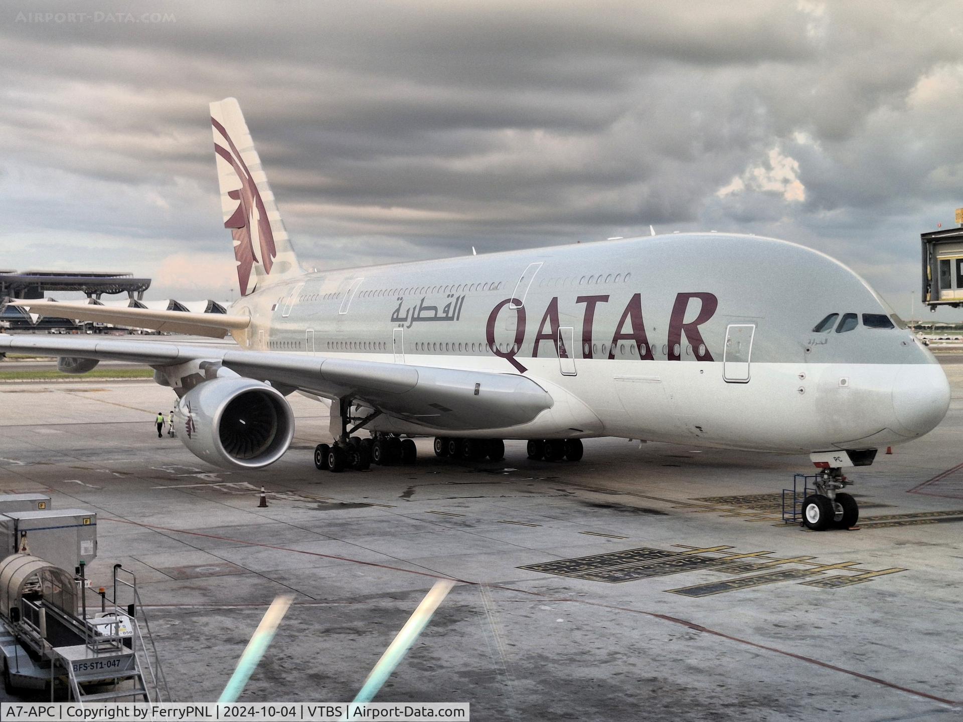 A7-APC, 2013 Airbus A380-861 C/N 145, Qatar A388 awaiting its pax for the flight to DOH this evening