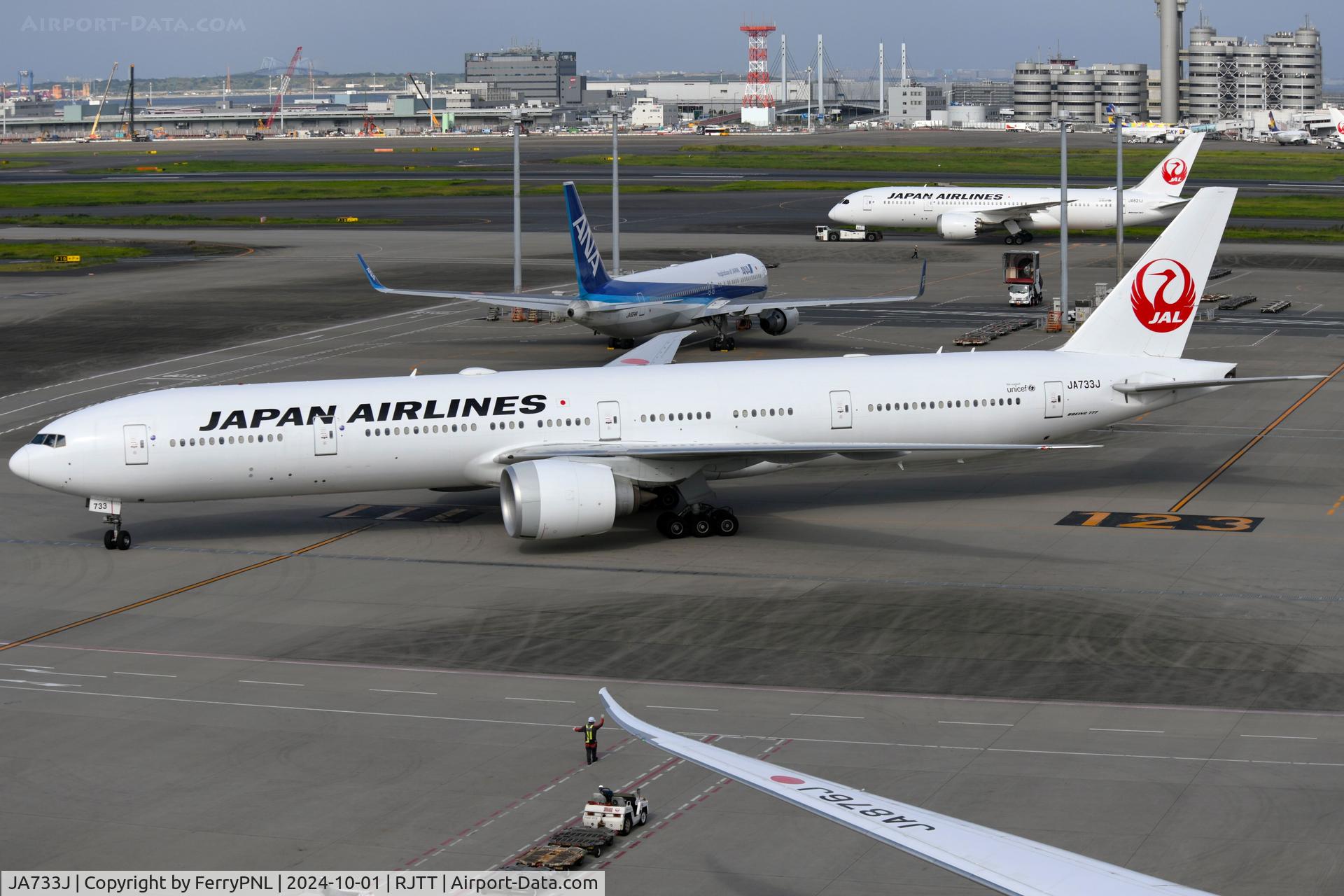 JA733J, 2005 Boeing 777-346/ER C/N 32432, Ship 733 back again