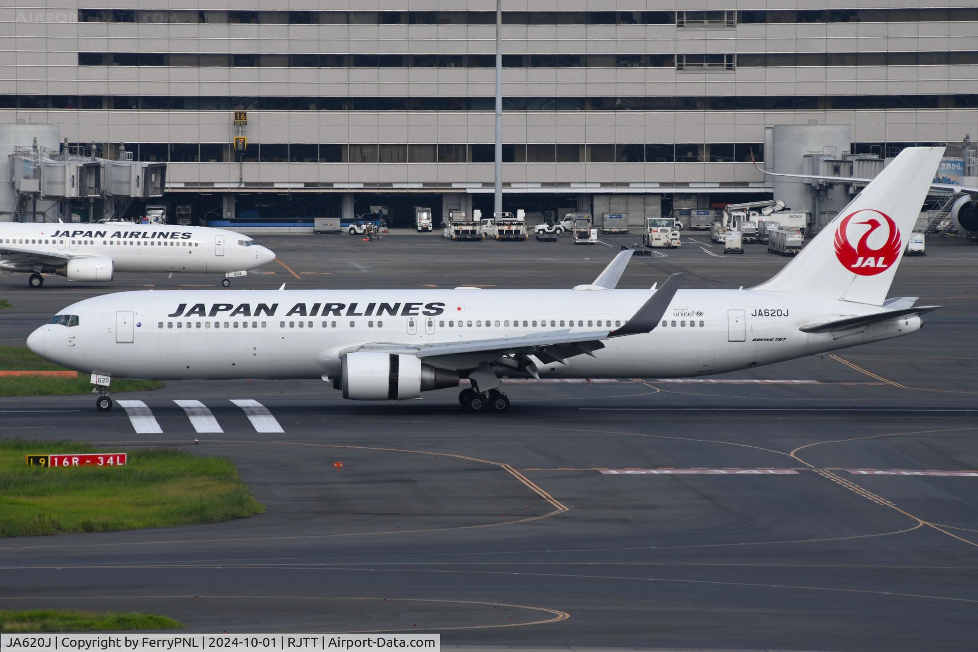 JA620J, 2009 Boeing 767-346/ER C/N 37547, JAL B763 landing with its impressive winglets
