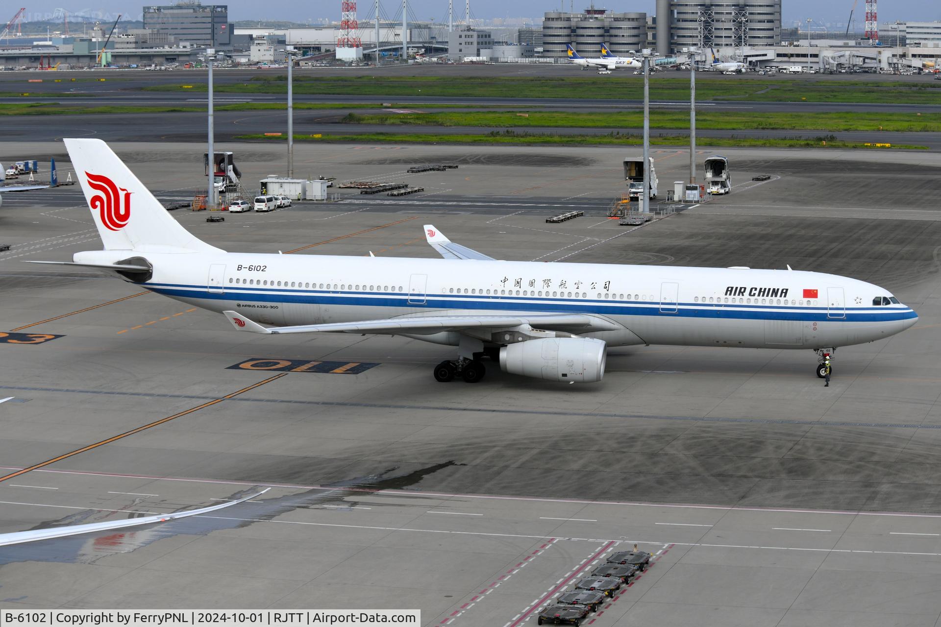 B-6102, 2015 Airbus A330-343 C/N 1695, Air China A333 ready to depart