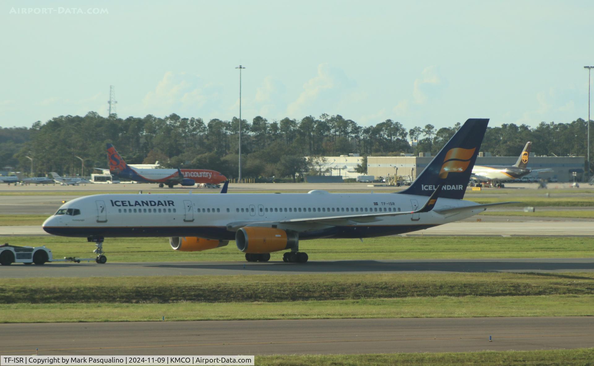 TF-ISR, 1999 Boeing 757-256 C/N 26248, Boeing 757-256