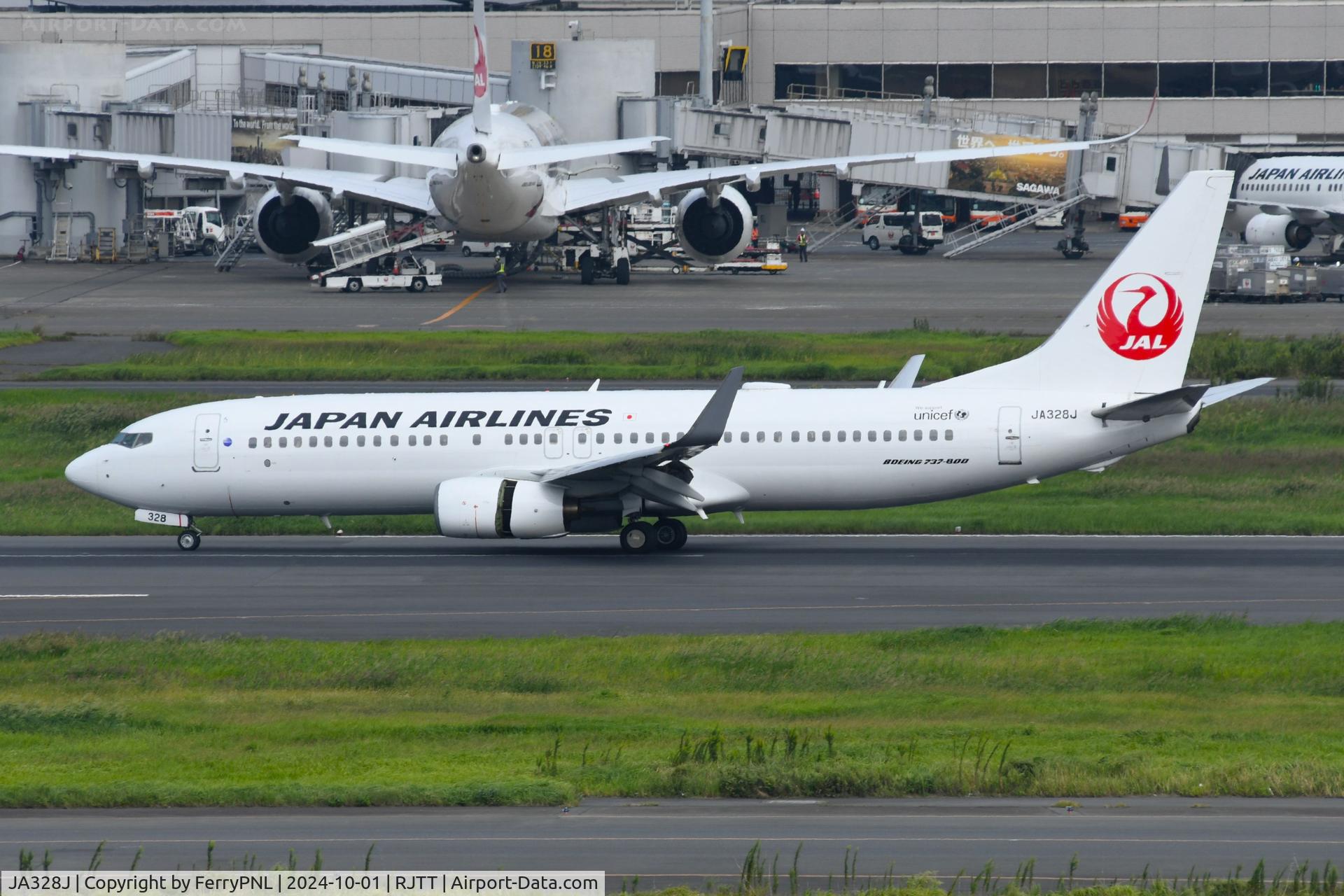 JA328J, 2010 Boeing 737-846 C/N 35357, Arrival of Japan Airlines B738