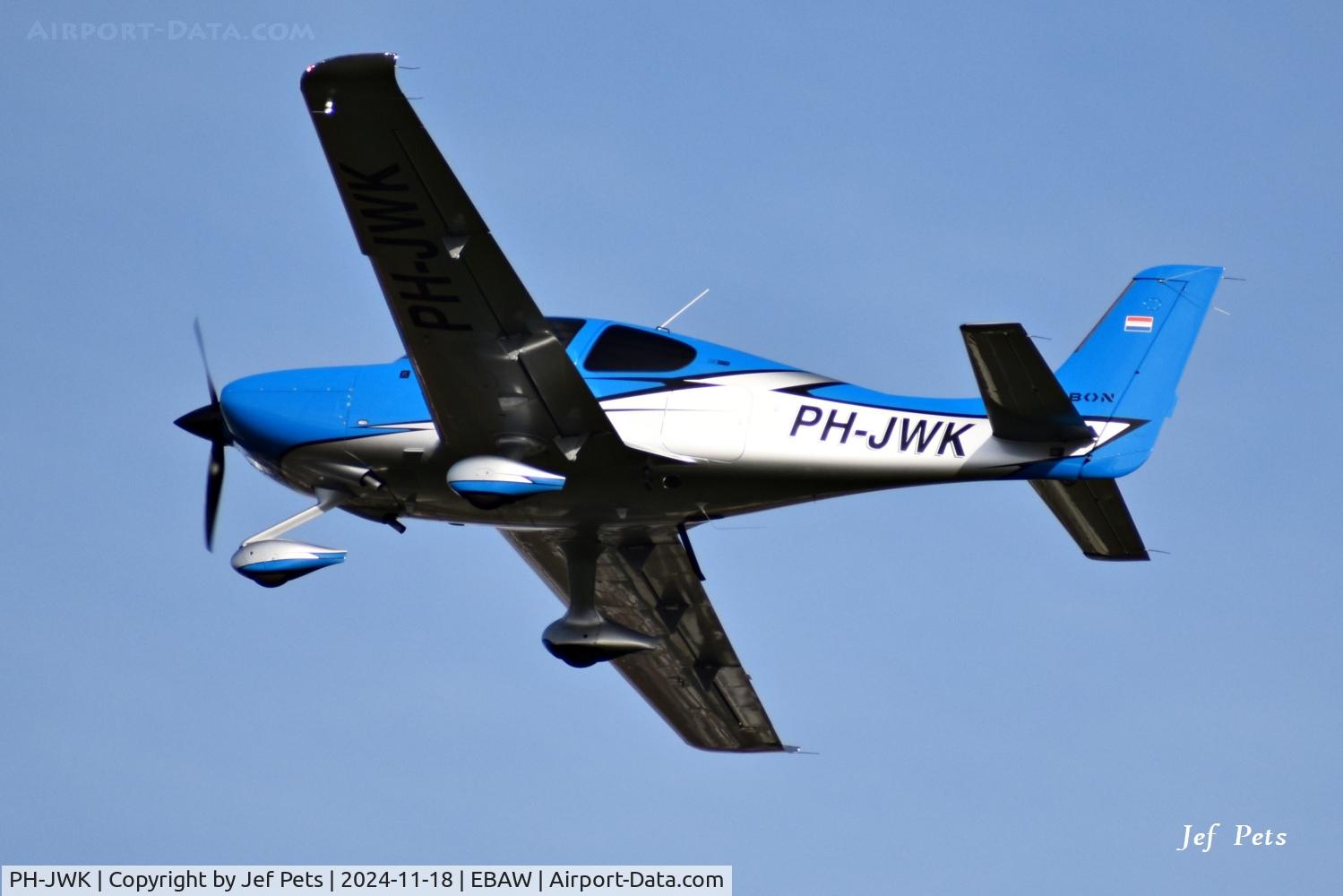 PH-JWK, 2021 Cirrus SR22-GTS G6 Carbon C/N 5042, Departing Antwerp Airport.