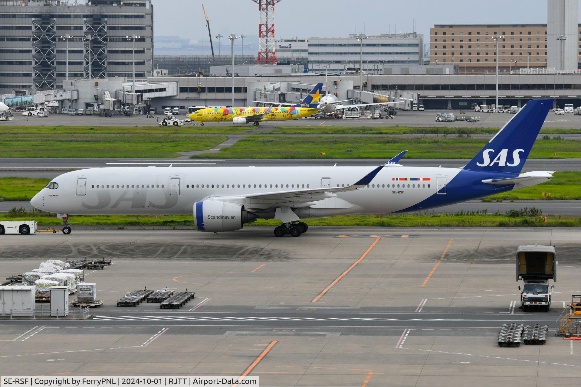 SE-RSF, 2021 Airbus A350-941 C/N 499, SAS A359 towed to a parking stand