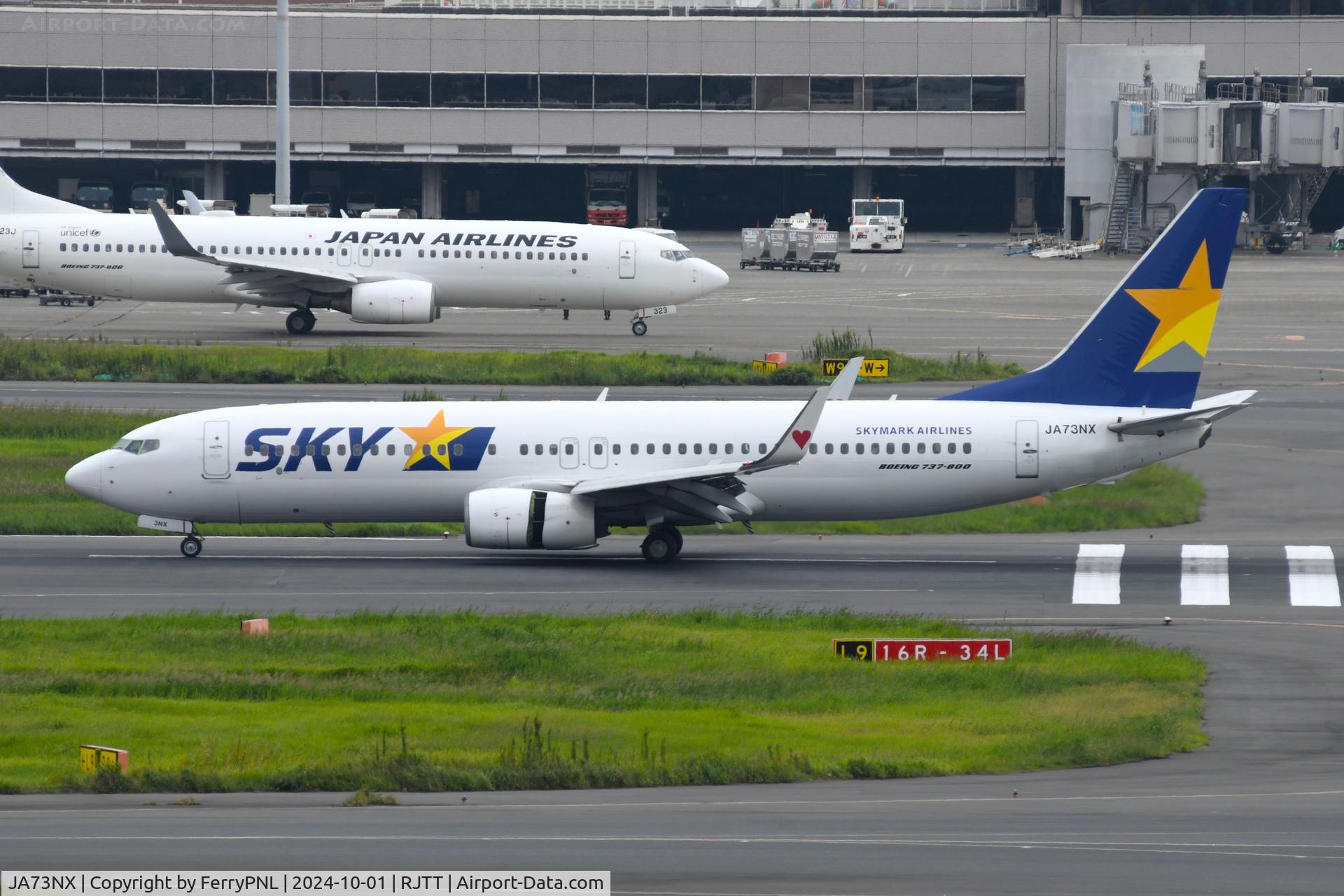 JA73NX, 2013 Boeing 737-86N C/N 38045, Skymark B738 arriving