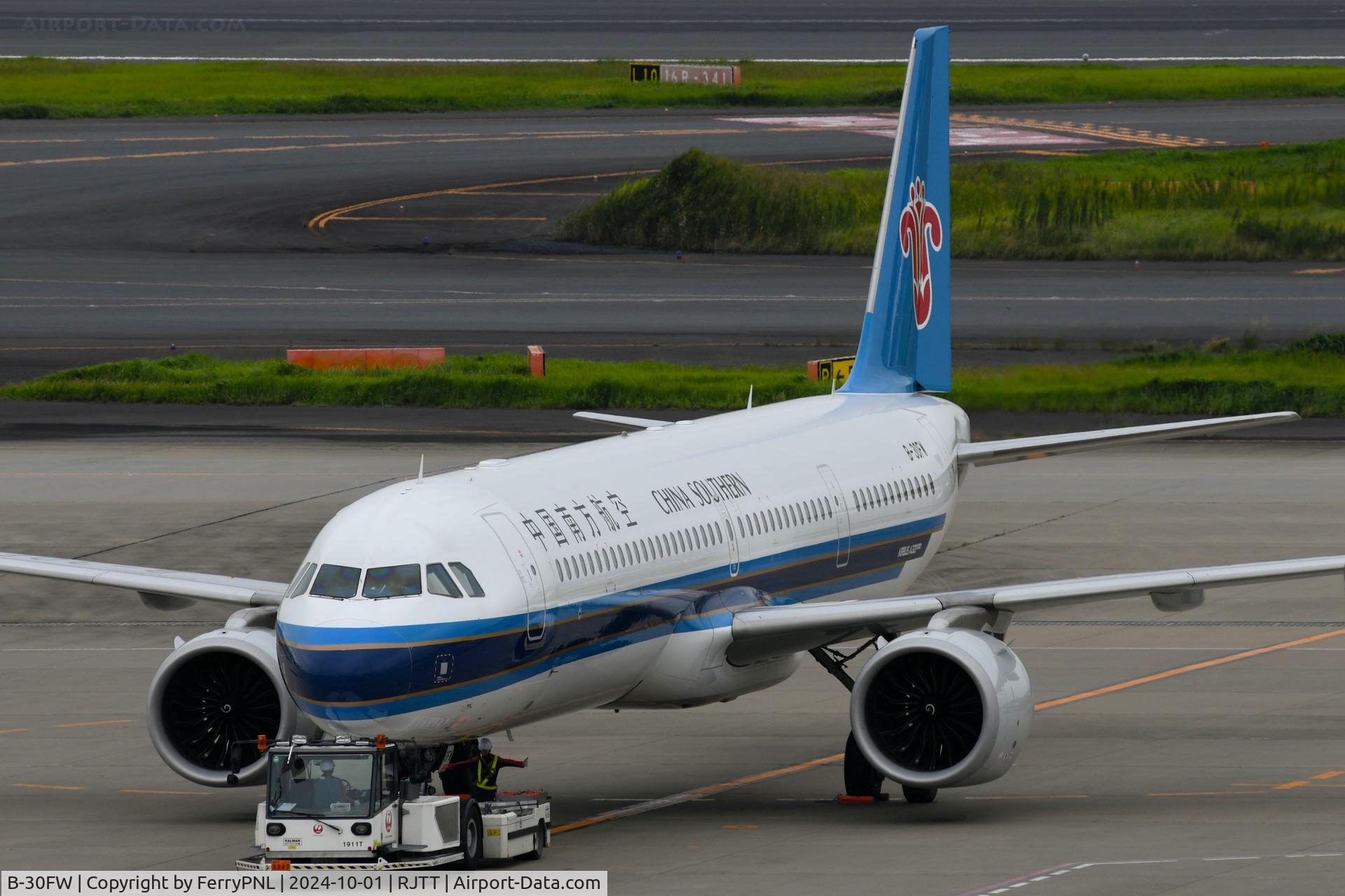 B-30FW, 2020 Airbus A321-253NX C/N 9477, China Southern A321Neo under tow