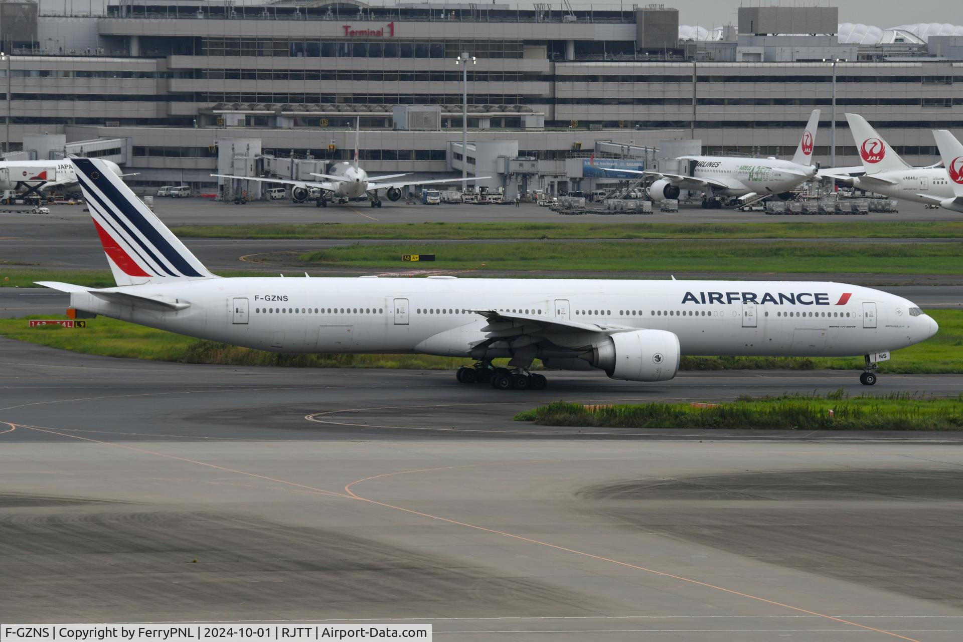 F-GZNS, 2015 Boeing 777-328/ER C/N 39970, Air France B773 departing for CDG