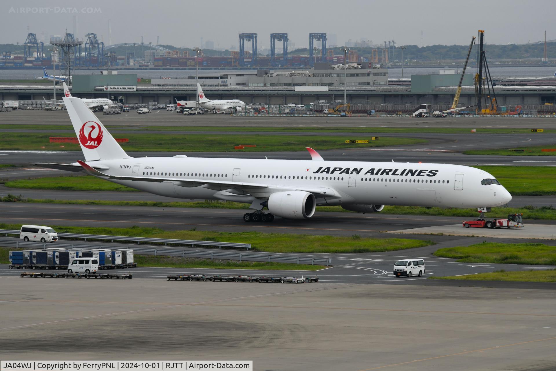 JA04WJ, 2024 Airbus A350-1041 C/N 662, JAL A350-1041 under tow