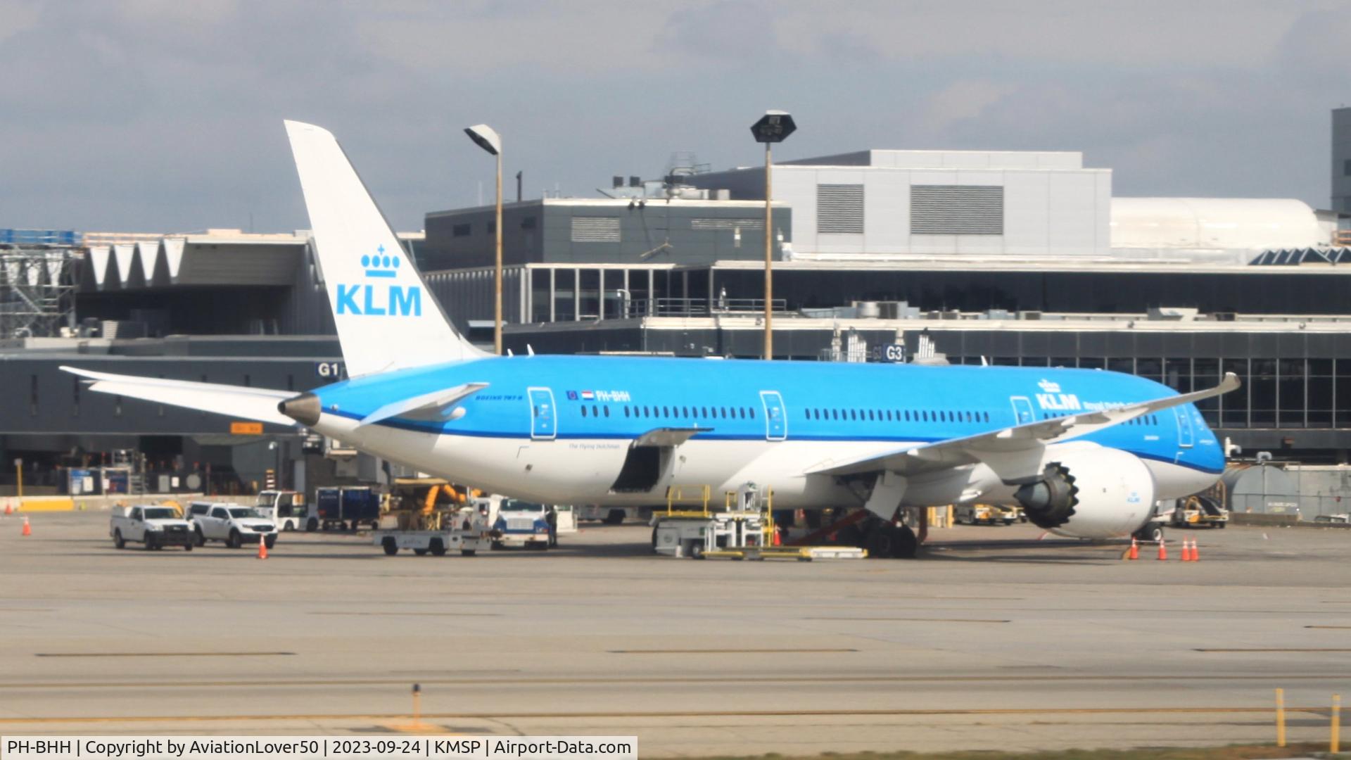PH-BHH, 2016 Boeing 787-9 Dreamliner C/N 38767, KLM 787-9 at Gate G3, MSP