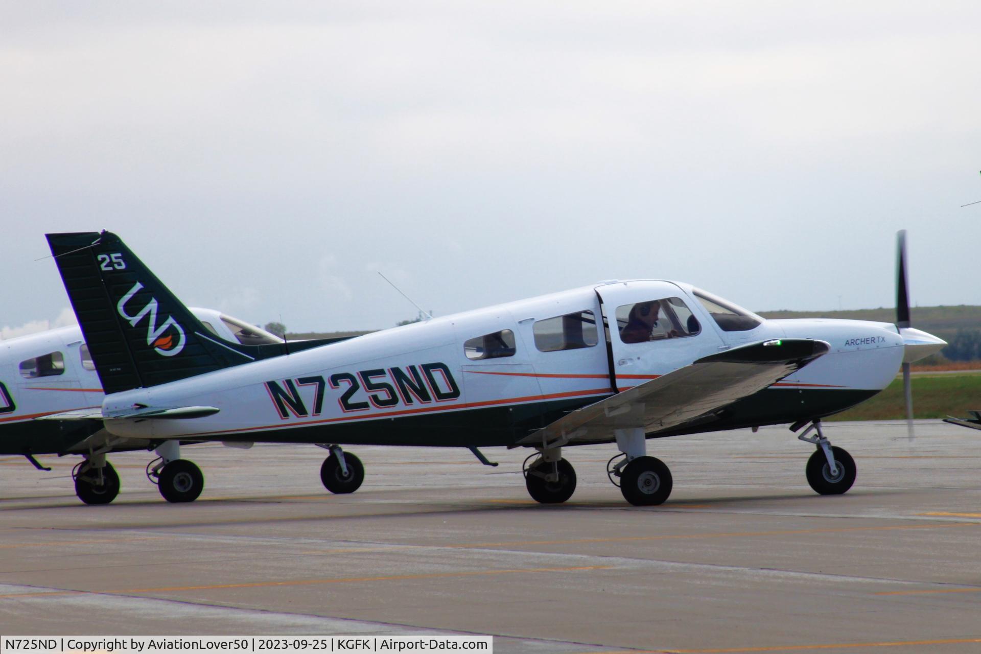 N725ND, 2023 Piper PA-28-181 C/N 2881620, UND Archer
