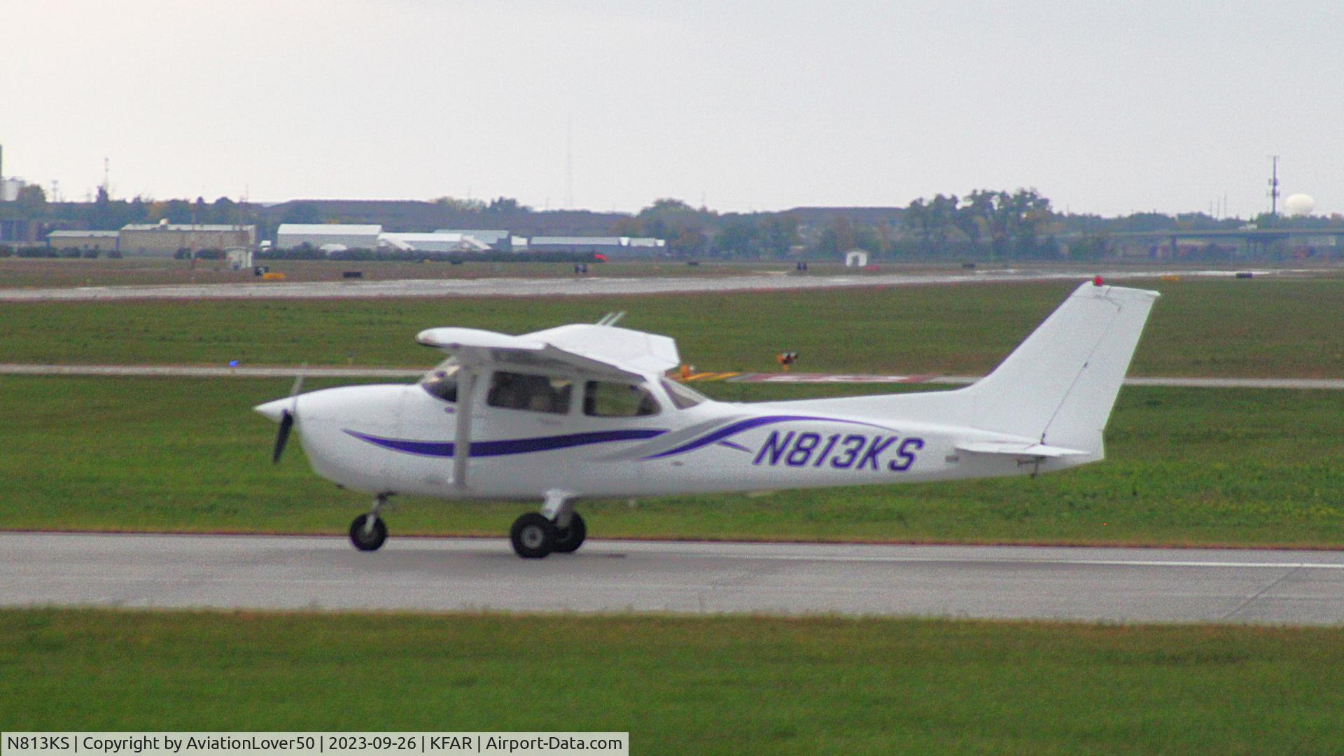 N813KS, 2005 Cessna 172R C/N 17281247, KSU Cessna 172